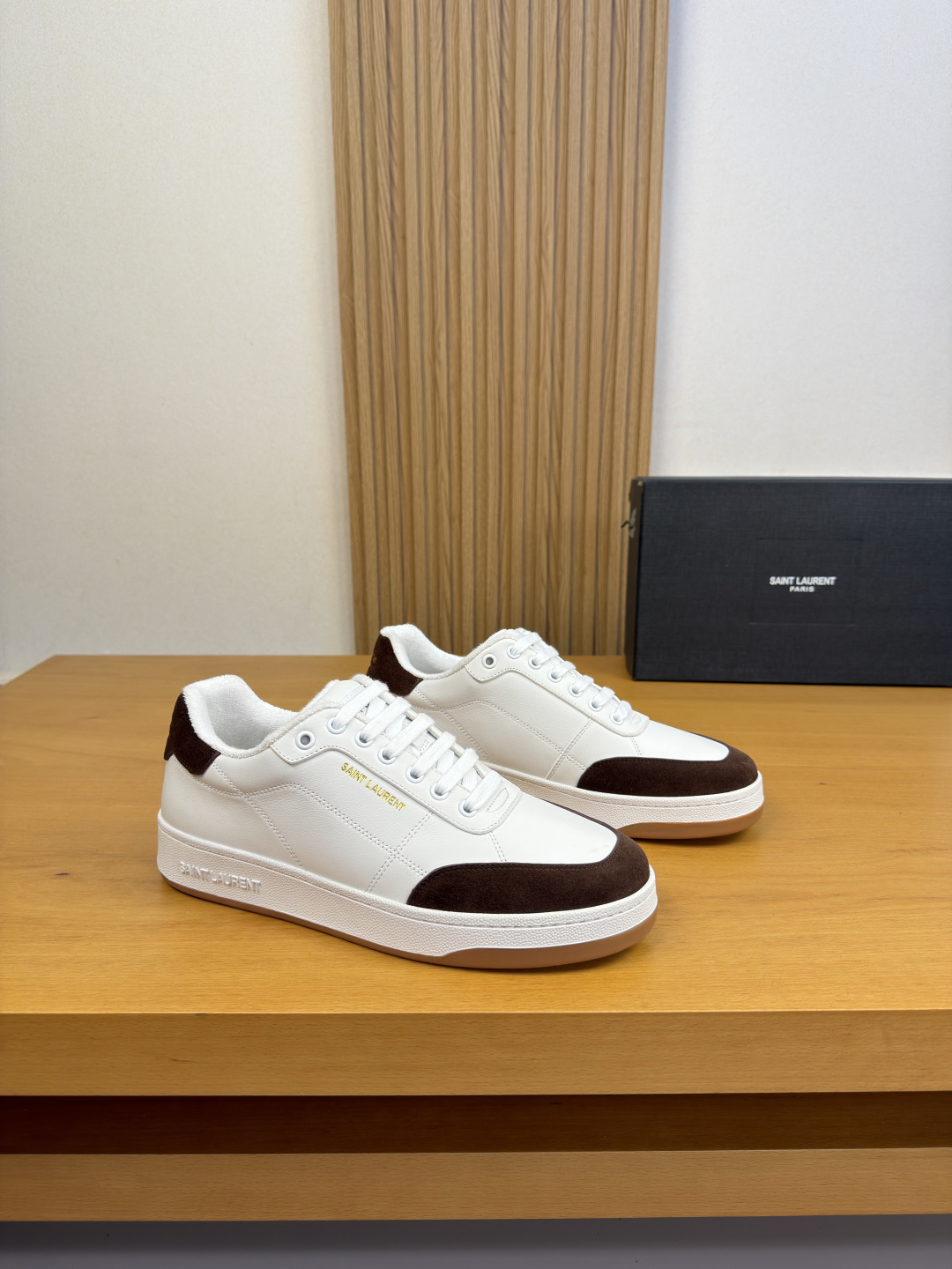 NO:852047,[SAINT LAURENT] Yves Saint Laurent - high-end quality original casual sports sneakers - upper Nappa calfskin, suede calfskin, tongue, air compressor brand logo, shoe body. Silk-screen brand logo on the heel - terry lining inside, foot pad; water-dyed cowhide - outsole ultra-light TPR.  38-44 (45, 46, can be customized)·SL0185,,saint laurent,saint laurent,cowhide19860909【SAINT LAURENT】圣罗兰 -高端品质 原单·休闲运动板鞋 -鞋面纳帕小牛皮、反绒小牛皮、鞋舌.空压品牌logo、鞋身.后跟丝印品牌logo -内里毛巾布里,垫脚；水染牛皮 -大底超轻TPR.橡胶; 双色成型大底 -超高品控·做工精细凸显(高端·贵气·档次) -Size 38-44（45,46,可订做)·SL0185,,saint laurent,saint laurent,cowhide,Men's shoes