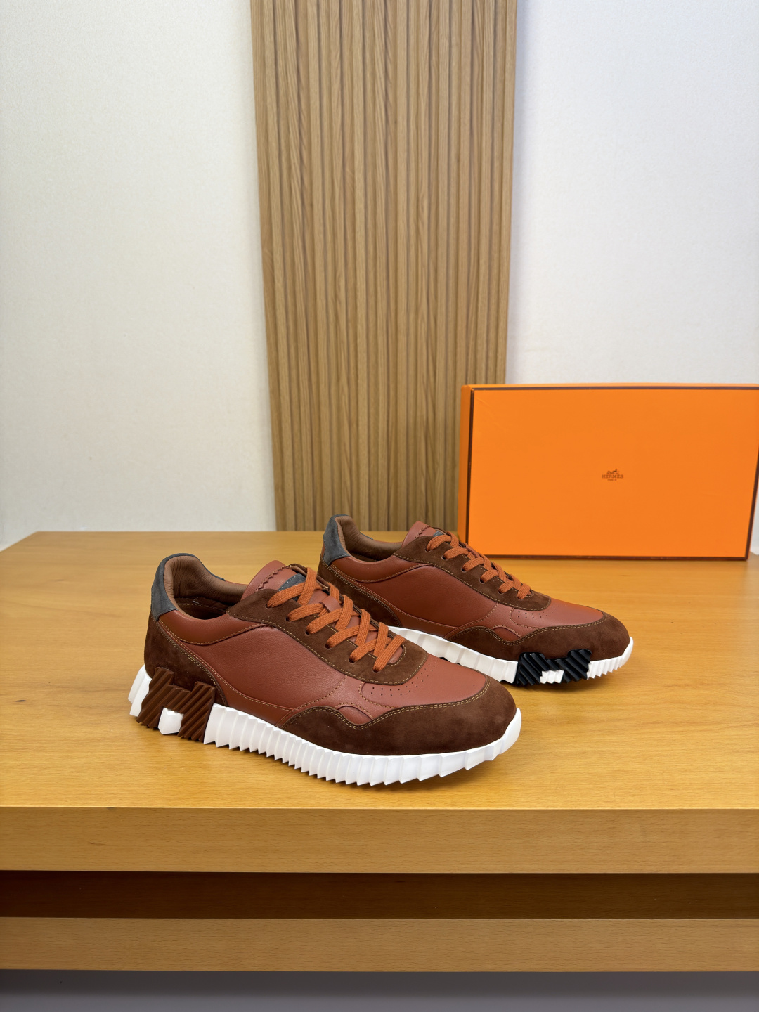 NO:852195,[HERMES] Hermès - high-end quality original casual sports shoes - original nappa calfskin upper, high mercerized suede sheepskin, tongue, heel, air pressure brand logo - water-dyed cowhide inside - outsole ultra-light TPU foam and rubber combined molding two-color outsole - ultra-high quality control, fine workmanship highlighted (high-end, luxury, grade) -Size  39-44 (38, 45, 46, can be customized)·H5977,,hermes,hermes,sneakers,cowhide,sheepskin19860909【 HERMES】爱马仕 -高端品质 原单·休闲运动鞋 -鞋面原版纳帕小牛皮、高丝光反绒羊皮、鞋舌.后跟.空压品牌logo -内里水染牛皮 -大底超轻TPU发泡·橡胶组合成型双色大底 -超高品控·做工精细凸显(高端·贵气·档次) -Size 39-44（38,45,46,可订做)·H5977,,hermes,hermes,sneakers,cowhide,sheepskin,Men's shoes