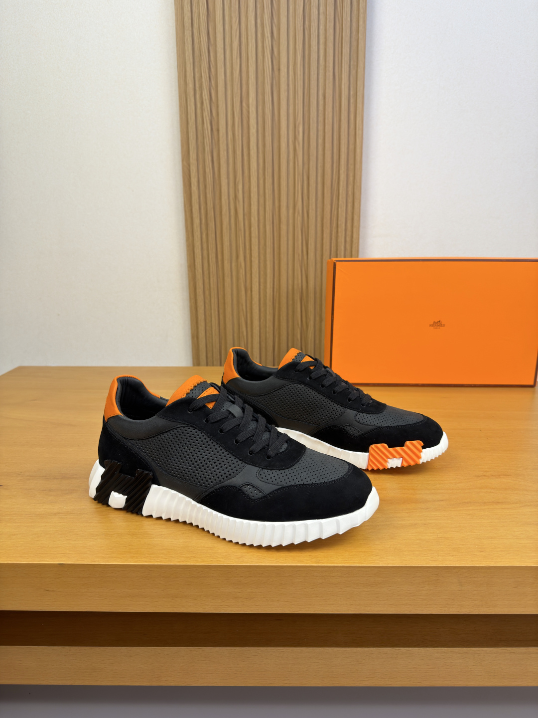 NO:852182,[HERMES] Hermès - high-end quality original casual sports shoes - original perforated nappa calfskin upper, high mercerized suede sheepskin, tongue, heel, air pressure brand logo - water-dyed cowhide inside - outsole ultra-light TPU foam and rubber combined molding two-color outsole - ultra-high quality control, fine workmanship highlighted (high-end, luxury, grade) -Size  39-44 (38, 45, 46, can be customized)·H5977,,hermes,hermes,sneakers,cowhide,sheepskin19860909【 HERMES】爱马仕 -高端品质 原单·休闲运动鞋 -鞋面原版打孔纳帕小牛皮、高丝光反绒羊皮、鞋舌.后跟.空压品牌logo -内里水染牛皮 -大底超轻TPU发泡·橡胶组合成型双色大底 -超高品控·做工精细凸显(高端·贵气·档次) -Size 39-44（38,45,46,可订做)·H5977,,hermes,hermes,sneakers,cowhide,sheepskin,Men's shoes