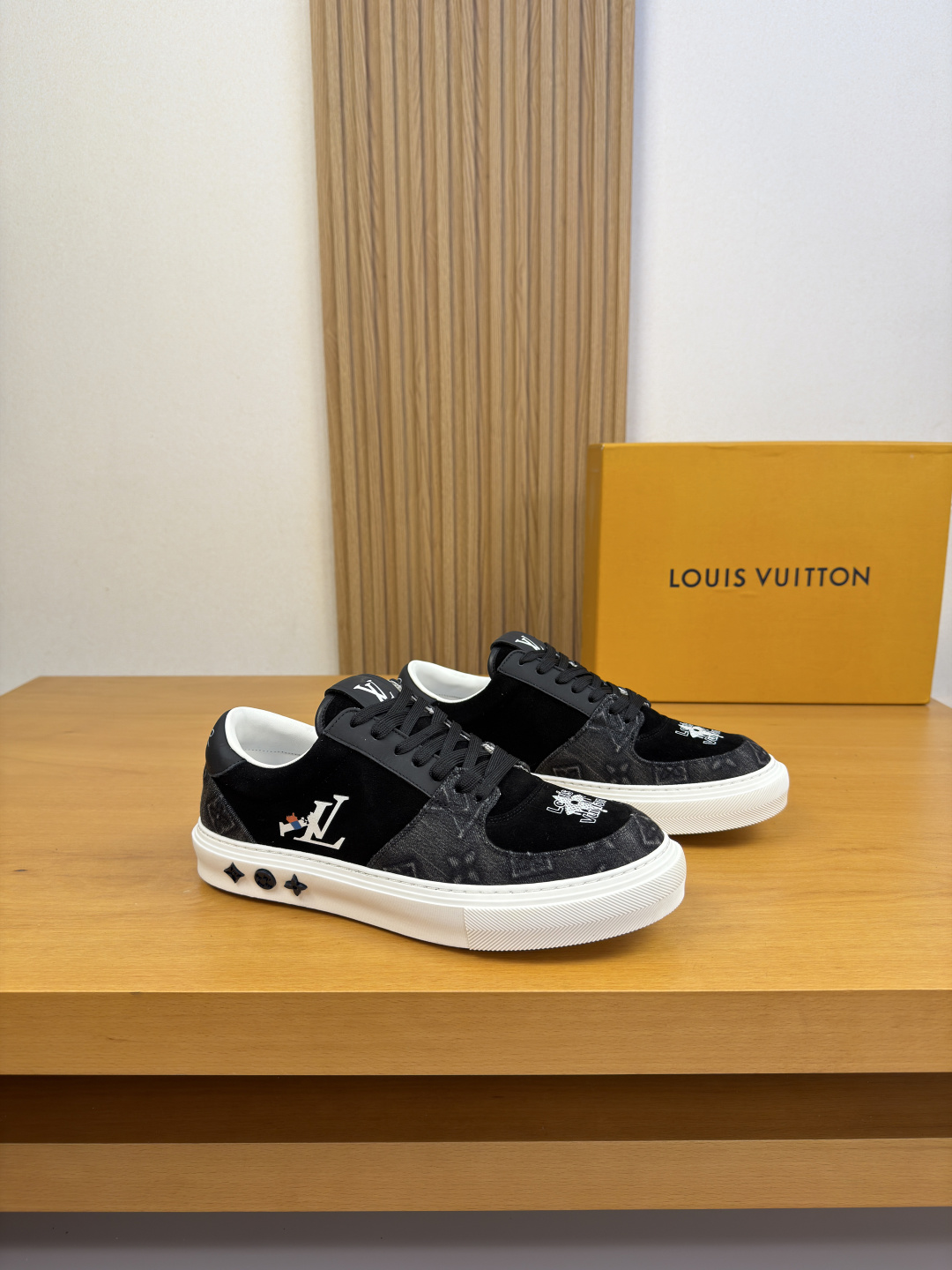 NO:853584,[Louis Vuitton] Louis Vuitton - high-end quality original single casual sports shoes - upper imported nappa calfskin, suede calfskin, color printing brand totem, tongue. Heel. Silk screen high frequency brand LOGO - lining nappa calfskin, foot pad; brand canvas - outsole ultra-light TPR rubber; two-color molded outsole - ultra-high quality control, fine workmanship highlighted (high-end, luxury, grade) -Size  39-44 (38,45, can be customized)·L0111,,louis vuitton,louis vuitton,sneakers,cowhide19860909【Louis Vuitton】路易威登 -高端品质 原单·休闲运动鞋 -鞋面进口纳帕小牛皮、反绒小牛皮·彩印品牌图腾、鞋舌.后跟.丝印高周波品牌LOGO -内里纳帕小牛皮,垫脚；品牌帆布 -大底超轻TPR橡胶；双色成型大底 -超高品控·做工精细凸显(高端·贵气·档次) -Size 39-44（38,45,可订做)·L0111,,louis vuitton,louis vuitton,sneakers,cowhide,Men's shoes