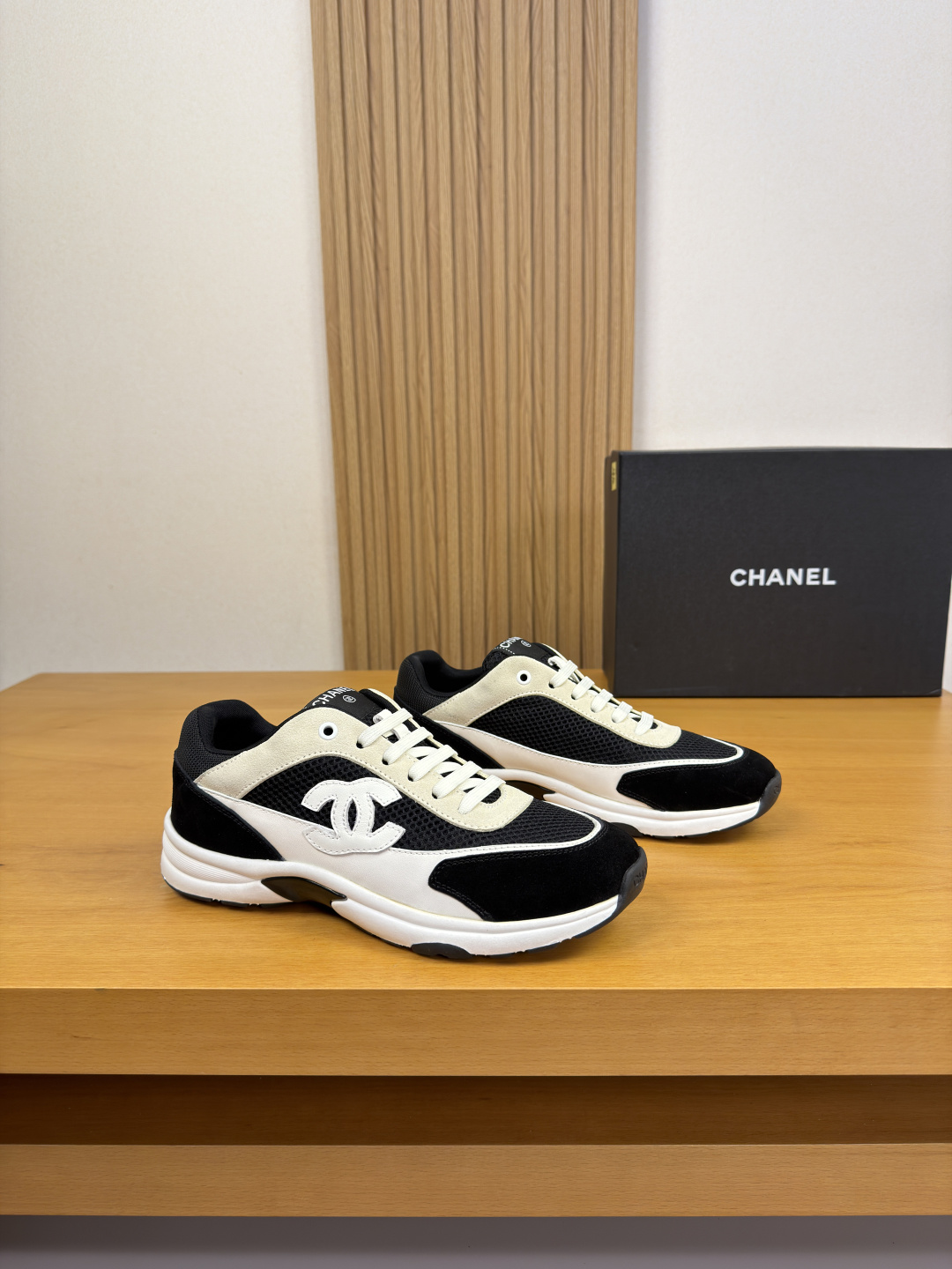 NO:854654,[CHANEL] Chanel - high-end quality original casual sports shoes - upper Nappa calfskin, suede calfskin, brand hollow mesh canvas, shoe body, sewn brand totem, tongue, sewn brand logo cloth label - lining brand canvas, feet; water-dyed cowhide - outsole ultra-light TPU foam rubber; two-color molded outsole - ultra-high quality control, fine workmanship highlighted (high-end, luxury, grade) -Size  39-44 (38,45, can be customized)·CN0126,,chanel,chanel,sneakers,cowhide19860909【 CHANEL】香奈儿 -高端品质 原单·休闲运动鞋 -鞋面纳帕小牛皮、反绒小牛皮、品牌镂空网帆布、鞋身.车缝品牌图腾、鞋舌.车缝品牌logo布标 -内里品牌帆布,垫脚；水染牛皮 -大底超轻TPU发泡·橡胶；双色成型大底 -超高品控·做工精细凸显(高端·贵气·档次) -Size 39-44（38,45,可订做)·CN0126,,chanel,chanel,sneakers,cowhide,Men's shoes