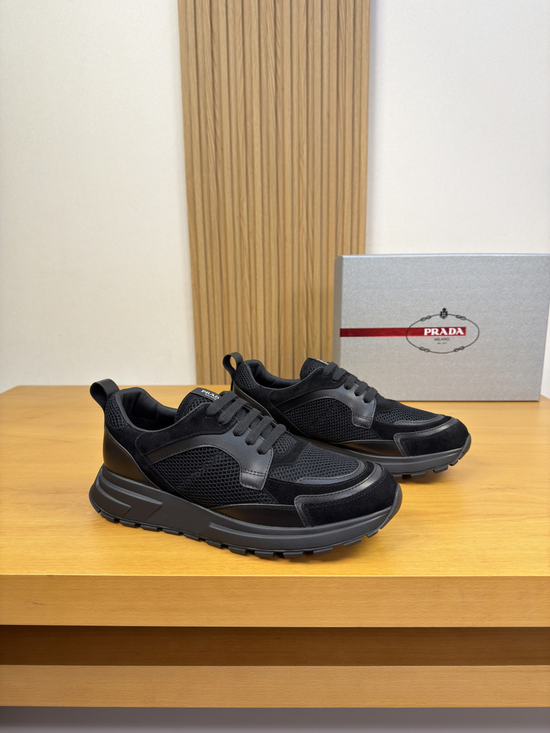 NO:854664,[PRADA] Prada - high-end quality original casual sports shoes - upper Nappa calfskin, suede calfskin, brand hollow high mercerized mesh canvas, tongue. Sewn brand logo cloth label - lining water-dyed cowhide - outsole ultra-light TPU foam rubber; molded outsole - ultra-high quality control, fine workmanship highlighted (high-end, luxury, grade) -Size  38-45 (46, can be customized)·,,prada,prada,sneakers,cowhide19860909【 PRADA】普拉达 -高端品质 原单·休闲运动鞋 -鞋面纳帕小牛皮、反绒小牛皮、品牌镂空高丝光网帆布、鞋舌.车缝品牌logo布标 -内里水染牛皮 -大底超轻TPU发泡·橡胶; 成型大底 -超高品控·做工精细凸显(高端·贵气·档次) -Size 38-45（46,可订做)·,,prada,prada,sneakers,cowhide,Men's shoes