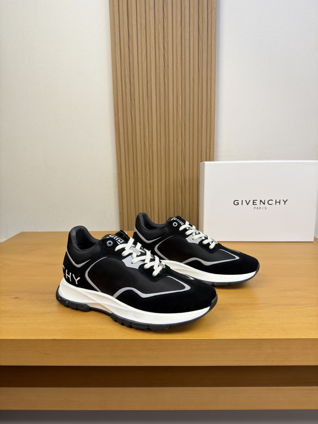 NO:885692,[GIVENCHY] Givenchy - High-end quality original casual sports shoes - Upper; Nappa calfskin, suede calfskin, brand high mercerized canvas injection molded brand logo, tongue. Sewn brand logo cloth label - Lining water-dyed cowhide - Outsole ultra-light and soft TPU rubber; Combined molded outsole - Ultra-high quality control, fine workmanship highlighted (high-end, luxury, grade) -Size  38-44 (45, 46, can be customized)·G0182,,givenchy,givenchy,sneakers,cowhide19860909【GIVENCHY】纪梵希 -高端品质 原单·休闲运动鞋 -鞋面；纳帕小牛皮、反绒小牛皮、品牌高丝光帆布注塑品牌logo、鞋舌.车缝品牌logo布标 -内里水染牛皮 -大底超轻柔软TPU·橡胶; 组合成型大底 -超高品控·做工精细凸显(高端·贵气·档次) -Size 38-44（45,46,可订做)·G0182,,givenchy,givenchy,sneakers,cowhide,Men's shoes