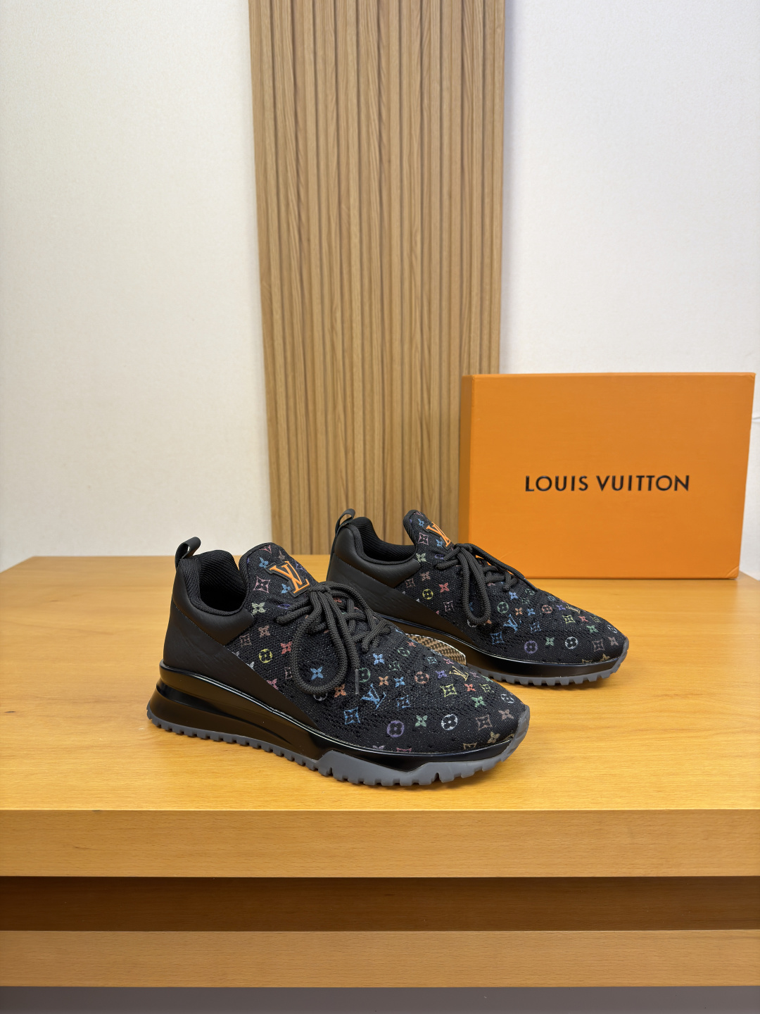 NO:885756,[Louis Vuitton] Louis Vuitton - High-end quality original order·Casual sports shoes - Imported brand fly-woven (knitted) cloth for the upper. Color-printed brand totem, hot-cut craftsmanship, tongue; sewing brand plastic logo - Canvas lining inside - Outsole ultra-light TPU foam·TR rubber; two-color molded outsole -Super high quality control·Fine workmanship highlights (high-end·luxury·grade) -Size  39-44 (38,45, can be customized),,louis vuitton,louis vuitton,sneakers19860909【Louis Vuitton】路易威登 -高端品质 原单·休闲运动鞋 -鞋面进口品牌飞织（针织）布匹.彩印品牌图腾、热切工艺、鞋舌;车缝品牌塑胶logo -内里帆布内里 -大底超轻TPU发泡·TR橡胶；双色成型大底 -超高品控·做工精细凸显(高端·贵气·档次) -Size 39-44（38,45,可订做),,louis vuitton,louis vuitton,sneakers,Men's shoes