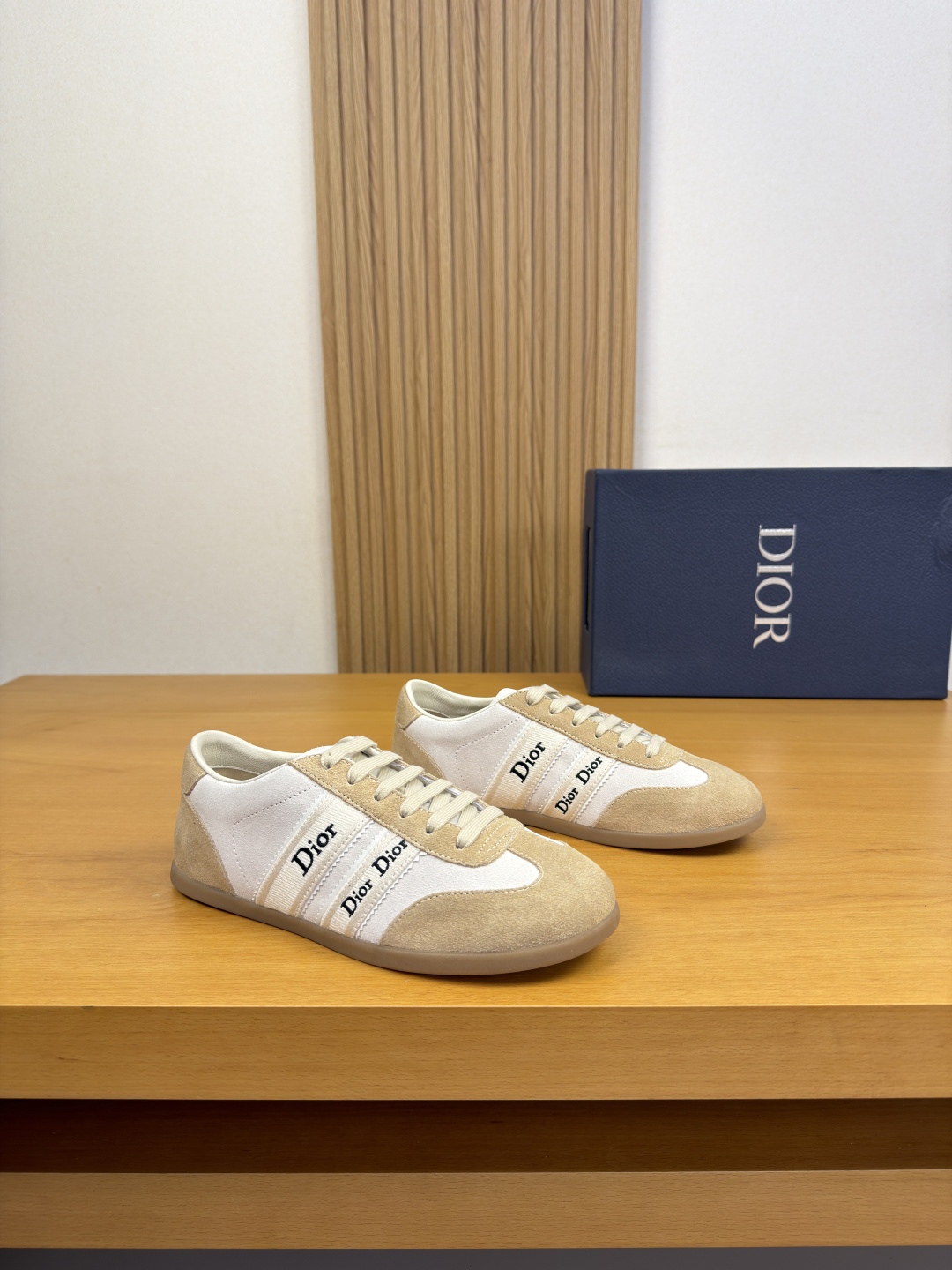 NO:886065,[Dior] Dior - high-end quality original single, casual sports shoes for couples - high mercerized suede calfskin upper, shoe body, sewn brand webbing, tongue, heel, silk screen high frequency brand logo - water-dyed cowhide inside, feet; brand canvas - original ultra-light TPR rubber; molded outsole - ultra-high quality control, fine workmanship highlighted (high-end, luxury, grade) -Size  Same style for men and women 36-44 (women 35, 40, men 38, 45, 46, can be customized)·DR3258,, dior, dior, sneakers, cowhide19860909【 Dior】迪奥 -高端品质 原单·情侣装休闲运动鞋 -鞋面高丝光反绒小牛皮、鞋身.车缝品牌织带、鞋舌.后跟.丝印高周波品牌logo -内里水染牛皮.垫脚；品牌帆布 -原版超轻TPR·橡胶；成型大底 -超高品控·做工精细凸显(高端·贵气·档次) -Size 男女同款36-44（女35,40,男38、45、46,可订做)·DR3258,,dior,dior,sneakers,cowhide,Men's shoes
