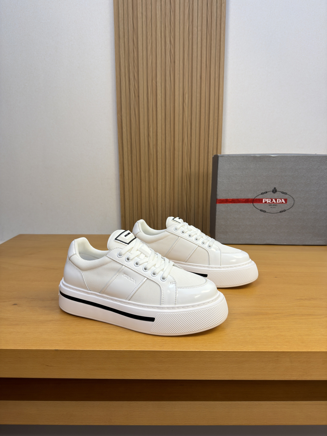NO:886098,[PRADA] Prada - high-end quality original casual sports shoes - silk calfskin upper, brand canvas, shoe body, brand logo metal fasteners, tongue, sewn brand plastic logo module - brand canvas lining, feet; water-dyed cowhide - outsole ultra-light TPU foam; molded outsole - ultra-high quality control, fine workmanship highlighted (high-end, luxury, grade) -Size  38-44 (45, can be customized)·PRD0195,,prada,prada,sneakers,cowhide19860909【 PRADA】普拉达 -高端品质 原单·休闲运动鞋 -鞋面丝绸小牛皮、品牌帆布、鞋身.品牌logo金属扣件、鞋舌.车缝品牌塑胶logo模块 -内里品牌帆布,垫脚；水染牛皮 -大底超轻TPU发泡; 成型大底 -超高品控·做工精细凸显(高端·贵气·档次) -Size 38-44（45,可订做)·PRD0195,,prada,prada,sneakers,cowhide,Men's shoes