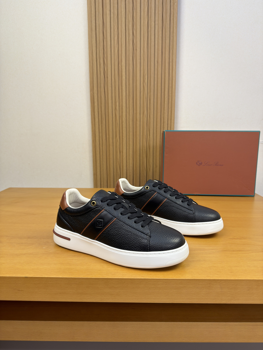 NO:886118,[Loro piana] Loro Piana LP - high-end quality original casual sports shoes - upper original nappa calfskin, pebbled calfskin, shoe body, heel, air pressure brand logo - lining water-dyed cowhide - outsole ultra-light TPU foam rubber; two-color molded outsole - ultra-high quality control, fine workmanship highlighted (high-end, luxury, grade) -Size  39-44 (38, 45, 46, can be customized)·L,,loro piana,loro piana,sneakers,cowhide19860909【Loro piana】诺悠翩雅LP  -高端品质 原单·休闲运动鞋 -鞋面原版纳帕小牛皮、荔纹小牛皮、鞋身.后跟.空压品牌Logo -内里水染牛皮 -大底超轻TPU发泡·橡胶；双色成型大底 -超高品控·做工精细凸显(高端·贵气·档次) -Size 39-44（38,45,46,可订做)·L,,loro piana,loro piana,sneakers,cowhide,Men's shoes