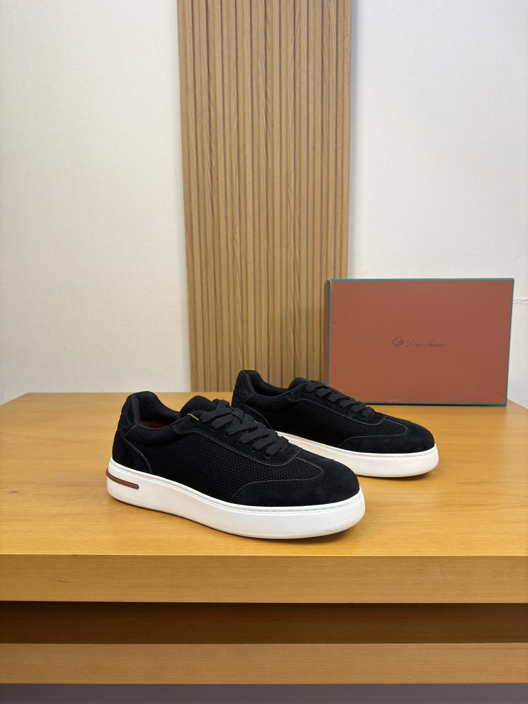 NO:886128,[Loro piana] Loro Piana LP - high-end quality original casual sports shoes - original suede calfskin upper, brand canvas fabric, heel. Air-pressure brand logo - brand canvas lining, feet; water-dyed cowhide - outsole ultra-light TPU foam rubber; two-color molded outsole - ultra-high quality control, fine workmanship highlighted (high-end, luxury, grade) -Size  39-44 (38, 45, 46, can be customized)·L,,loro piana,loro piana,sneakers,cowhide19860909【Loro piana】诺悠翩雅LP  -高端品质 原单·休闲运动鞋 -鞋面原版反绒小牛皮、品牌帆布布匹、后跟.空压品牌Logo -内里品牌帆布,垫脚；水染牛皮 -大底超轻TPU发泡·橡胶；双色成型大底 -超高品控·做工精细凸显(高端·贵气·档次) -Size 39-44（38,45,46,可订做)·L,,loro piana,loro piana,sneakers,cowhide,Men's shoes