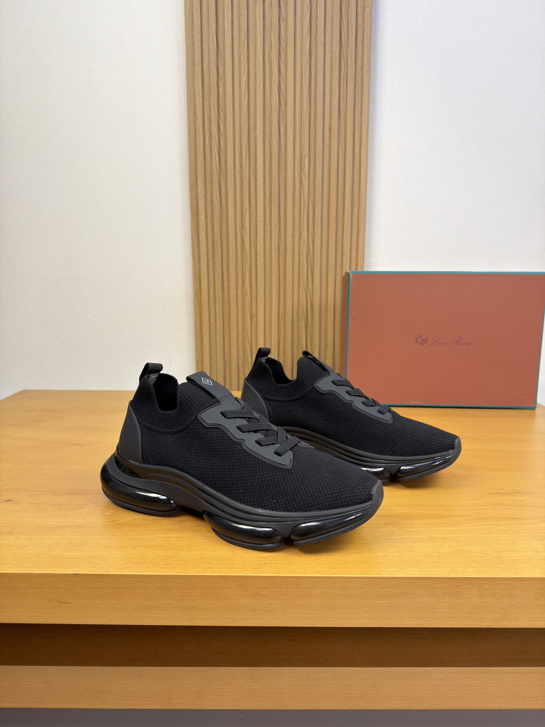 NO:886152,[Loro piana] Loro Piana LP - high-end quality original casual sports shoes - original nappa calfskin upper, brand fly-woven (knitted) cloth, brand plastic module, tongue. Silk screen brand logo - water-dyed cowhide for the inner foot pad - outsole ultra-light TPR vacuum rubber; combined molded air bag outsole - ultra-high quality control and fine workmanship (high-end, luxury, grade) -Size  39-44 (38, 45, 46, can be customized)·L,,loro piana,loro piana,sneakers,cowhide19860909【Loro piana】诺悠翩雅LP  -高端品质 原单·休闲运动鞋 -鞋面原版纳帕小牛皮、品牌飞织（针织）布匹、品牌塑胶模块、鞋舌.丝印品牌Logo -内里垫脚水染牛皮 -大底超轻TPR抽真空·橡胶；组合成型气囊大底 -超高品控·做工精细凸显(高端·贵气·档次) -Size 39-44（38,45,46,可订做)·L,,loro piana,loro piana,sneakers,cowhide,Men's shoes