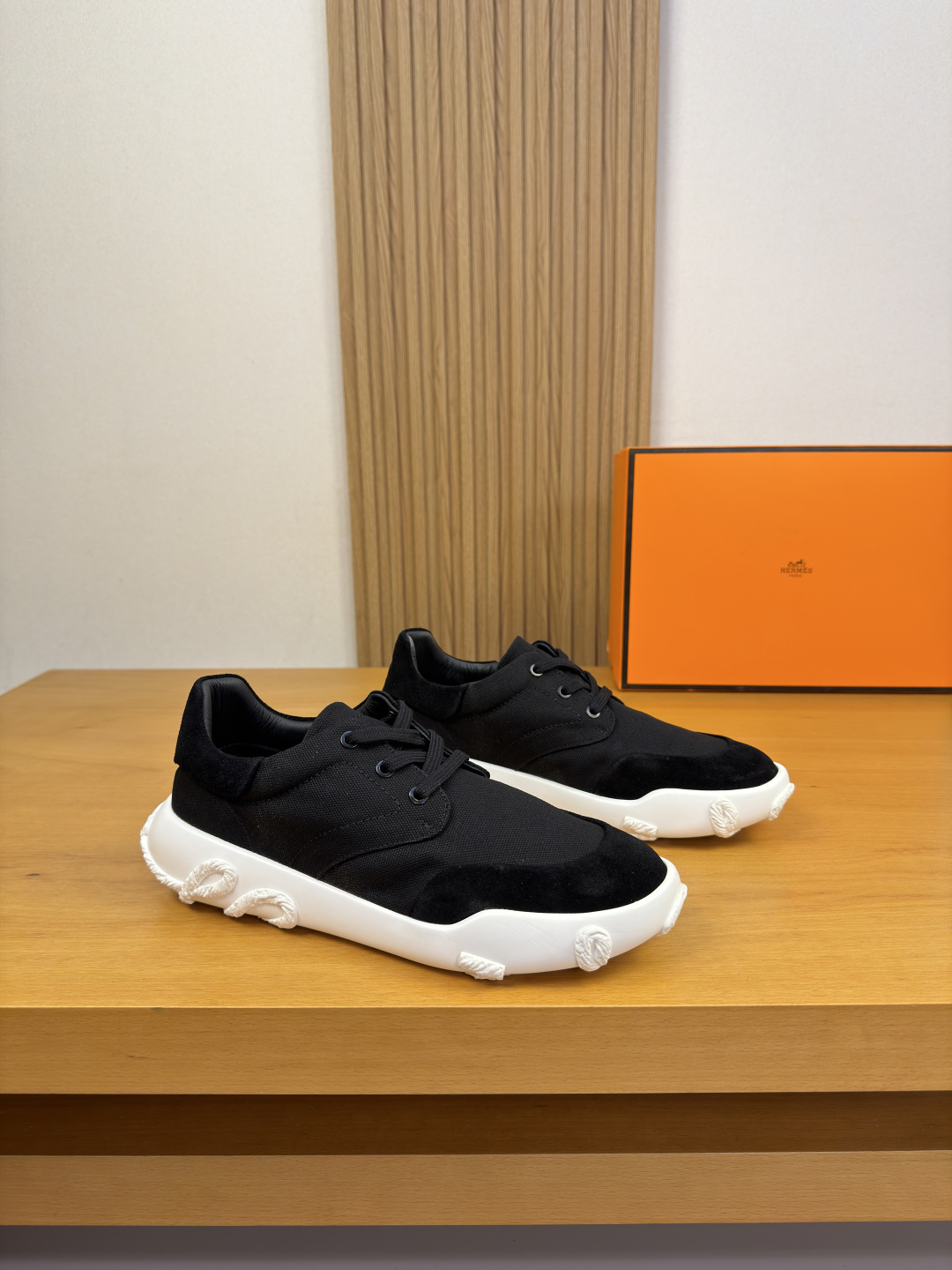 NO:886525,[HERMES] Hermès - high-end quality original order casual sports shoes - upper suede calfskin, shoe body brand canvas cloth, heel. Air pressure brand logo - lining water-dyed cowhide - outsole ultra-light TPU foam · rubber two-color molded outsole - ultra-high quality control · fine workmanship highlighted (high-end · luxury · grade) -Size  39-44 (38,45, can be customized)·H0126,,hermes,hermes,sneakers,cowhide19860909【 HERMES】爱马仕 -高端品质 原单·休闲运动鞋 -鞋面反绒小牛皮、鞋身品牌帆布布匹、后跟.空压品牌logo -内里水染牛皮 -大底超轻TPU发泡·橡胶双色成型大底 -超高品控·做工精细凸显(高端·贵气·档次) -Size 39-44（38,45,可订做)·H0126,,hermes,hermes,sneakers,cowhide,Men's shoes