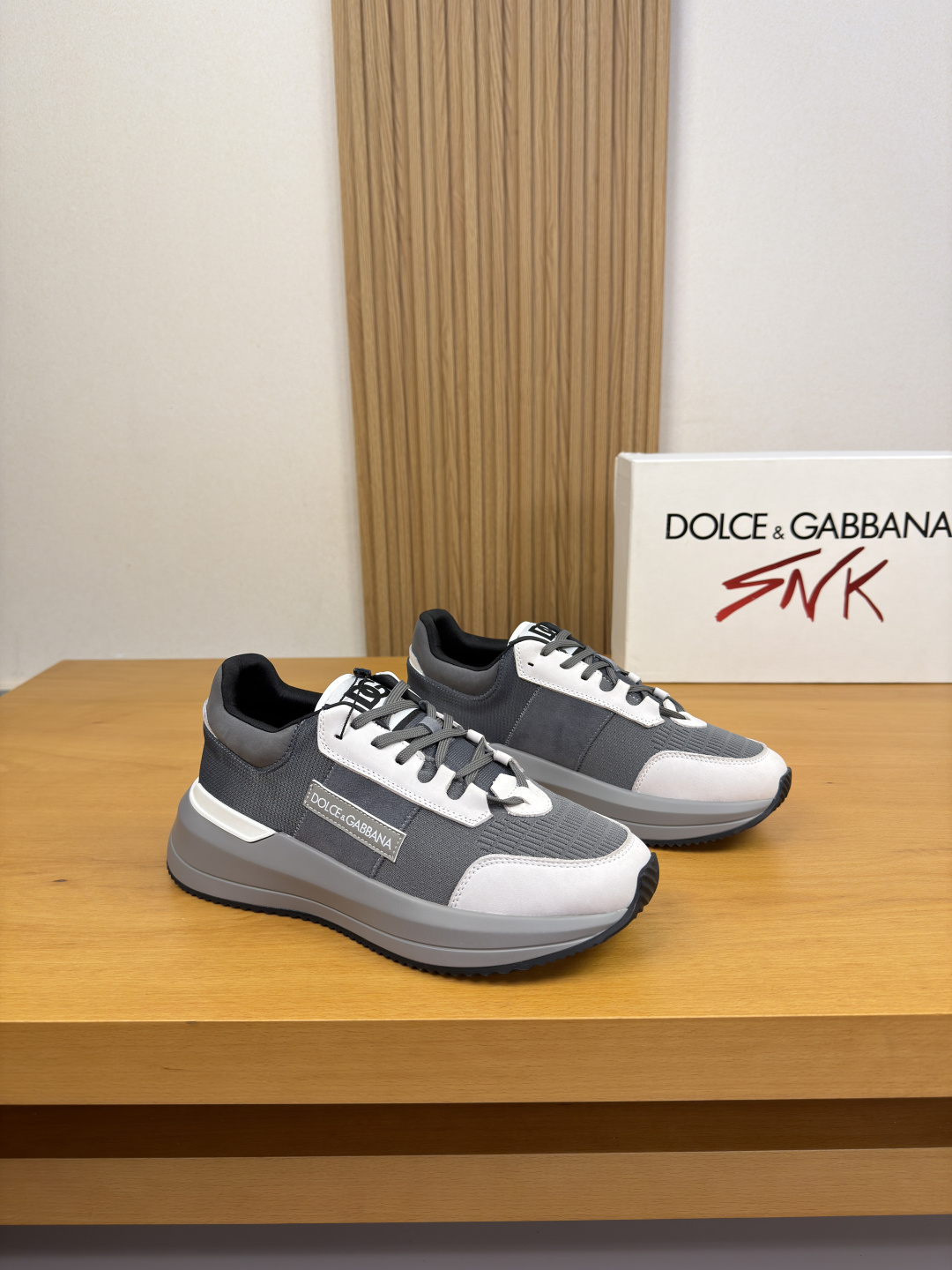 NO:886534,[DOLCE & GABBANA] Dolce & Gabbana - high-end quality original order casual sports shoes - upper Nappa calfskin, brand fly-woven (knitted) cloth, shoe body sewn brand logo, tongue brand logo cloth label - brand canvas lining - outsole ultra-light TPU foam rubber; two-color molded outsole - ultra-high quality control, fine workmanship highlighted (high-end, luxury, grade) -Size  39-44 (38,45, can be customized)·DG0126,,Dolce&Gabbana,Dolce&Gabbana,sneakers,cowhide19860909【DOLCE & GABBANA】杜嘉班纳 -高端品质 原单·休闲运动鞋 -鞋面纳帕小牛皮、品牌飞织（针织）布匹、鞋身车缝品牌logo、鞋舌品牌logo布标 -内里品牌帆布 -大底超轻TPU发泡·橡胶; 双色成型大底 -超高品控·做工精细凸显(高端·贵气·档次) -Size 39-44（38,45,可订做)·DG0126,,Dolce&Gabbana,Dolce&Gabbana,sneakers,cowhide,Men's shoes