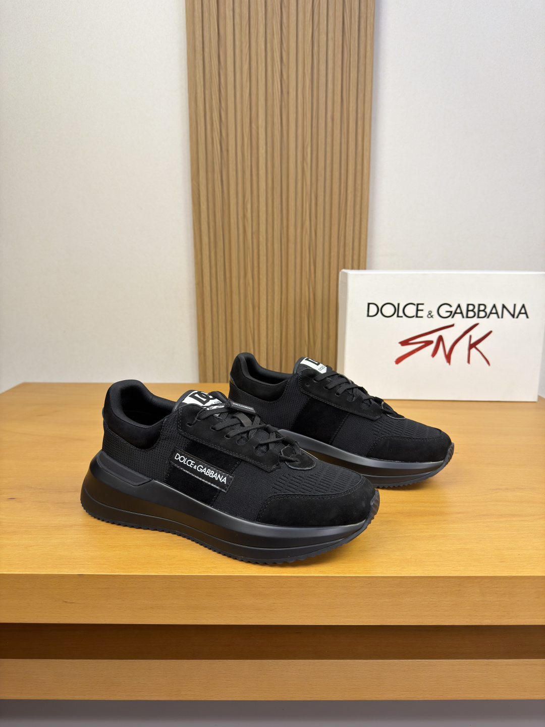 NO:886555,[DOLCE & GABBANA] Dolce & Gabbana - high-end quality original casual sports shoes - upper nubuck calfskin, suede calfskin, brand fly-woven (knitted) cloth, shoe body sewing brand logo, tongue brand logo cloth label - brand canvas lining - outsole ultra-light TPU foam rubber; two-color molded outsole - ultra-high quality control, fine workmanship highlighted (high-end, luxury, grade) -Size  39-44 (38,45, can be customized)·DG0126,,Dolce&Gabbana,Dolce&Gabbana,sneakers,cowhide19860909【DOLCE & GABBANA】杜嘉班纳 -高端品质 原单·休闲运动鞋 -鞋面磨砂小牛皮、反绒小牛皮、品牌飞织（针织）布匹、鞋身车缝品牌logo、鞋舌品牌logo布标 -内里品牌帆布 -大底超轻TPU发泡·橡胶; 双色成型大底 -超高品控·做工精细凸显(高端·贵气·档次) -Size 39-44（38,45,可订做)·DG0126,,Dolce&Gabbana,Dolce&Gabbana,sneakers,cowhide,Men's shoes