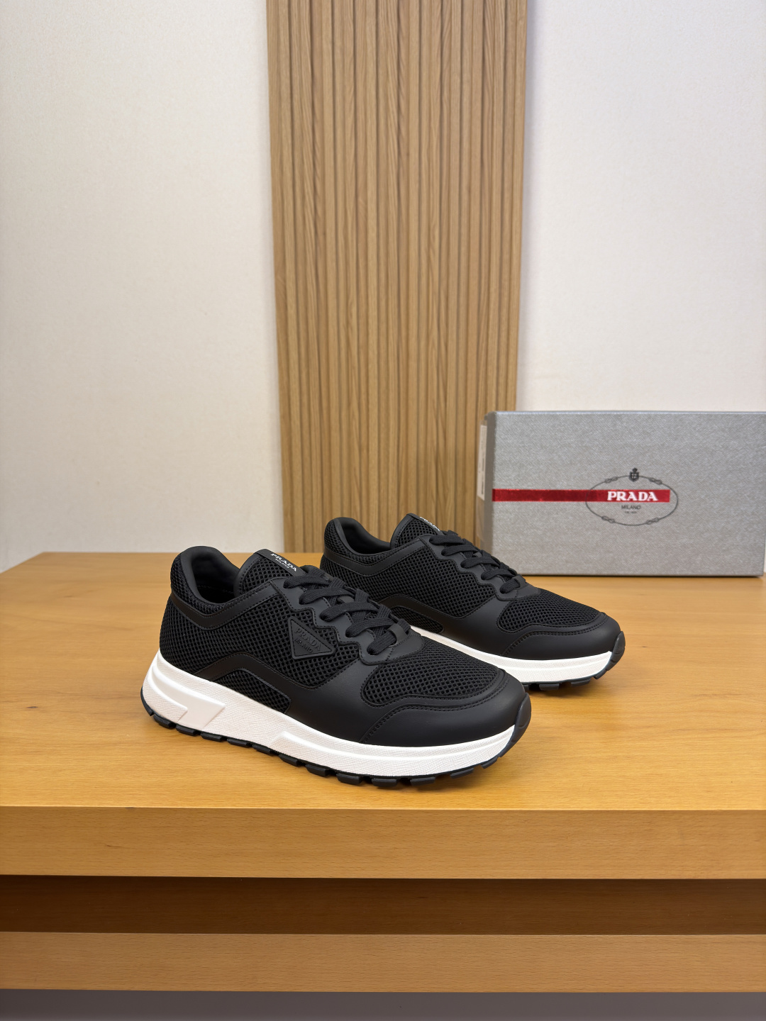 NO:886587,[PRADA] Prada - High-end quality original casual sports shoes - Original nappa calfskin upper, shoe body, brand high mercerized hollow mesh canvas, sewn brand plastic module, tongue, sewn brand logo cloth label - Water-dyed cowhide lining - Ultra-light TPU foam rubber outsole; two-color molded outsole - Ultra-high quality control, fine workmanship highlighted (high-end, luxury, grade) -Size  39-44 (38, 45, 46, can be customized)·FR0513,, prada, prada, sneakers, cowhide19860909【 PRADA】普拉达 -高端品质 原单·休闲运动鞋 -鞋面原版纳帕小牛皮、鞋身.品牌高丝光镂空网帆布车缝品牌塑胶模块、鞋舌.车缝品牌logo布标 -内里水染牛皮 -大底超轻TPU发泡·橡胶; 双色成型大底 -超高品控·做工精细凸显(高端·贵气·档次) -Size 39-44（38,45,46,可订做)·FR0513,,prada,prada,sneakers,cowhide,Men's shoes