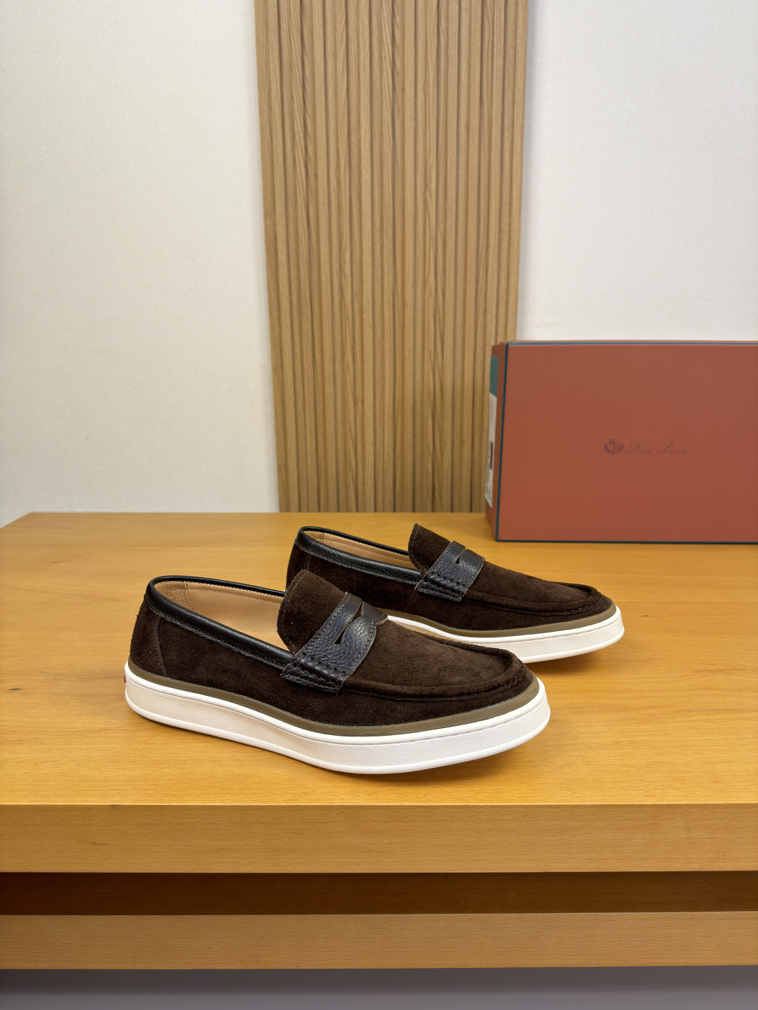 NO:887382,[Loro piana] Loro Piana LP - high-end quality original casual sports shoes - upper original pebbled calfskin, suede cowhide, shoe leather. Hand-stitched mark thread, brand cross-arm decoration - water-dyed cowhide lining - ultra-light TPR rubber outsole; two-color molded outsole - ultra-high quality control, fine workmanship highlighted (high-end, luxury, grade) -Size  39-44 (38, 45, 46, can be customized),,loro piana,loro piana,sneakers,cowhide19860909【Loro piana】诺悠翩雅LP  -高端品质 原单·休闲运动鞋 -鞋面原版荔纹小牛皮、反绒牤牛皮、鞋丹.手工串缝马克线、品牌横担装饰 -内里水染牛皮 -大底超轻TPR·橡胶；双色成型大底 -超高品控·做工精细凸显(高端·贵气·档次) -Size 39-44（38,45,46,可订做),,loro piana,loro piana,sneakers,cowhide,Men's shoes