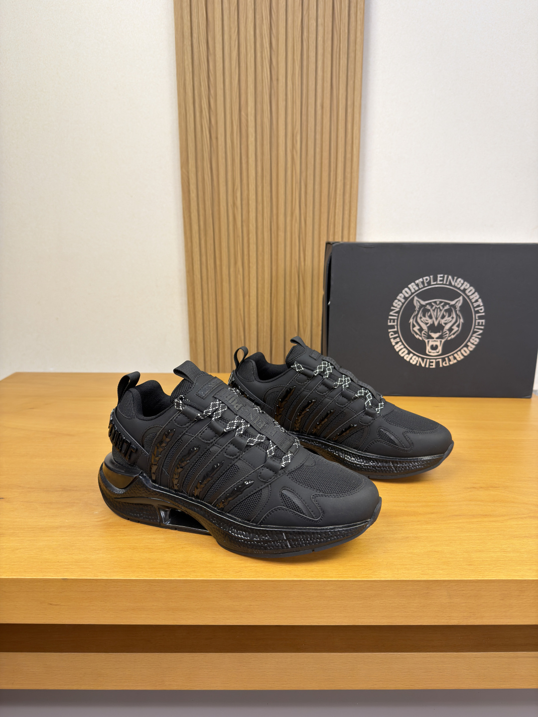 NO:887436,[Plihipp Plein] Philip Plein - high-end quality original casual sports shoes - upper Nappa calfskin, brand mesh, tongue, air pressure brand logo, shoe body, plastic module, heel brand metal logo fastener - brand canvas lining - outsole ultra-light TPU foam rubber; two-color molded outsole - ultra-high quality control, fine workmanship highlighted (high-end, luxury, grade) -Size  ;39-44 (38,45, can be customized)·0126,,PHILIPP PLEIN,sneakers,cowhide19860909【Plihipp Plein】菲利普·普莱因 -高端品质 原单·休闲运动鞋 -鞋面纳帕小牛皮、品牌网布、鞋舌.空压品牌logo、鞋身.塑胶模块、后跟品牌金属logo扣件 -内里品牌帆布 -大底超轻TPU发泡·橡胶；双色成型大底 -超高品控·做工精细凸显(高端·贵气·档次) -Size ；39-44（38,45,可订做)·0126,,PHILIPP PLEIN,sneakers,cowhide,Men's shoes