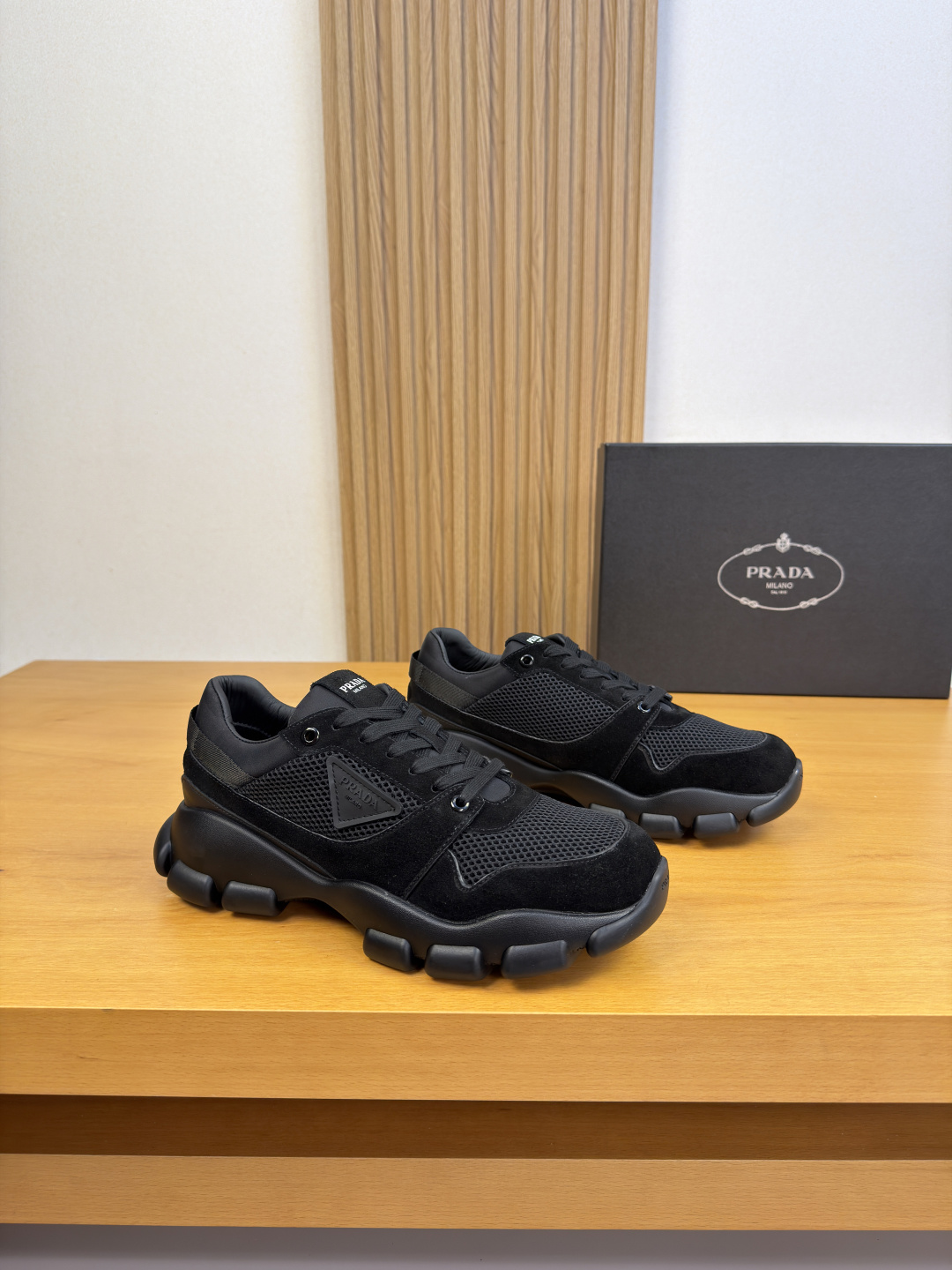 NO:888682,[PRADA] Prada - high-end quality original casual sports shoes - original high mercerized suede calfskin upper, brand hollow mesh canvas, shoe body, sewn brand plastic logo, tongue, silk-screened brand logo - lining water-dyed cowhide - outsole ultra-light TPU foam rubber; two-color molded outsole - ultra-high quality control, fine workmanship highlighted (high-end, luxury, grade) -Size  39-44 (38,45, can be customized)·FR0126,,prada,prada,sneakers,cowhide19860909【 PRADA】普拉达 -高端品质 原单·休闲运动鞋 -鞋面原版高丝光反绒小牛皮、品牌镂空网帆布、鞋身.车缝品牌塑胶logo标识、鞋舌.丝印品牌logo -内里水染牛皮 -大底超轻TPU发泡·橡胶; 双色成型大底 -超高品控·做工精细凸显(高端·贵气·档次) -Size 39-44（38,45,可订做)·FR0126,,prada,prada,sneakers,cowhide,Men's shoes