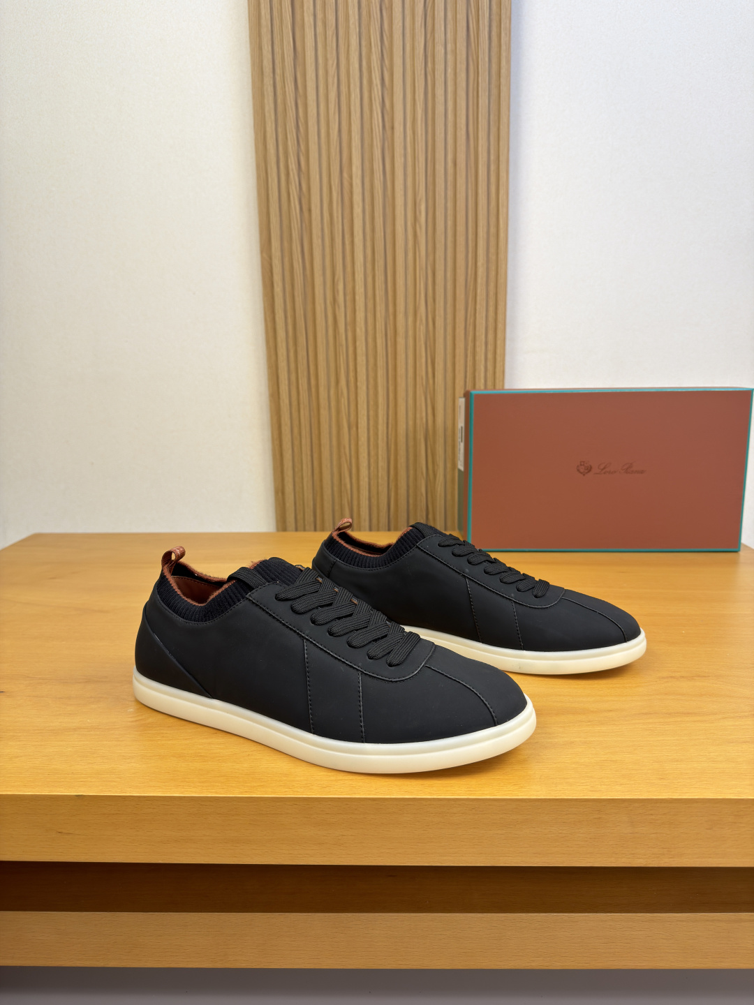 NO:888719,[Loro piana] LP Nuoyou Piana - High-end quality original slip-on casual sports shoes - Original frosted calfskin upper, shoe mouth. Two-color fly woven (knitted) cloth, heel. Brand logo webbing - Water-dyed cowhide inside - Outsole ultra-light TPR rubber; molded outsole - Ultra-high quality control, fine workmanship highlighted (high-end, luxury, grade) -Size  38-44 (45,46, can be customized).0121,,loro piana,loro piana,sneakers,cowhide19860909【Loro piana】LP诺悠翩雅  -高端品质 原单·休闲运动鞋一脚蹬 -鞋面原版磨砂小牛皮、鞋口.双色飞织（针织）布匹、后跟.品牌logo织带 -内里水染牛皮 -大底超轻TPR·橡胶；成型大底 -超高品控·做工精细凸显(高端·贵气·档次) -Size 38-44（45,46,可订做).0121,,loro piana,loro piana,sneakers,cowhide,Men's shoes