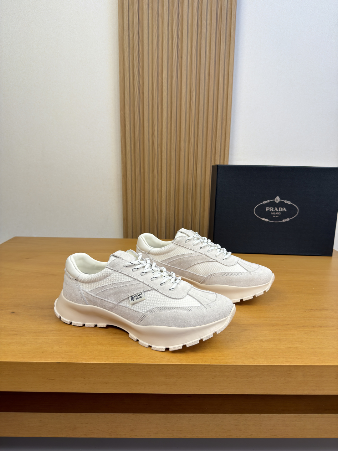NO:888729,[PRADA] Prada - high-end quality original order casual sports shoes - uppers imported nappa calfskin, high mercerized suede calfskin, shoe body. Sewn brand LOGO cloth label, tongue. Silk-printed brand logo - water-dyed cowhide lining - ultra-light TPU foam outsole; molded outsole - ultra-high quality control, fine workmanship, highlighting (high-end, luxury, grade) -Size  39-44 (38,45, can be customized)·PRD0118,,prada,prada,sneakers,cowhide19860909【PRADA】普拉达 -高端品质 原单·休闲运动鞋 -鞋面进口纳帕小牛皮、高丝光反绒小牛皮、鞋身.车缝品牌LOGO布标、鞋舌.丝印品牌logo -内里水染牛皮 -大底超轻TPU发泡；成型大底 -超高品控·做工精细,凸显(高端·贵气·档次) -Size 39-44（38,45,可定做)·PRD0118,,prada,prada,sneakers,cowhide,Men's shoes