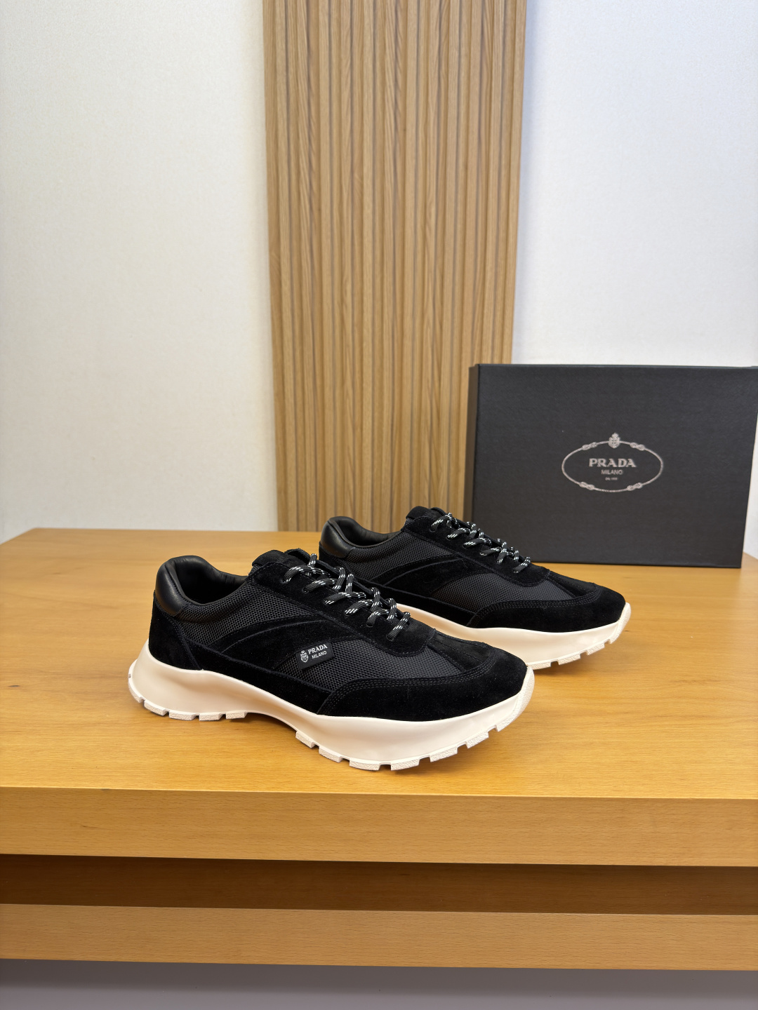 NO:888738,[PRADA] Prada - high-end quality original order casual sports shoes - upper imported nappa calfskin, high mercerized suede calfskin, brand canvas, shoe body. Sewn brand LOGO cloth label, tongue. Silk-screen brand logo - Water-dyed cowhide lining - Ultra-light TPU foam outsole; molded outsole - Ultra-high quality control, fine workmanship, highlighting (high-end, luxury, grade) -Size  39-44 (38,45, can be customized)·PRD0118,,prada,prada,sneakers,cowhide19860909【PRADA】普拉达 -高端品质 原单·休闲运动鞋 -鞋面进口纳帕小牛皮、高丝光反绒小牛皮、品牌帆布、鞋身.车缝品牌LOGO布标、鞋舌.丝印品牌logo -内里水染牛皮 -大底超轻TPU发泡；成型大底 -超高品控·做工精细,凸显(高端·贵气·档次) -Size 39-44（38,45,可定做)·PRD0118,,prada,prada,sneakers,cowhide,Men's shoes