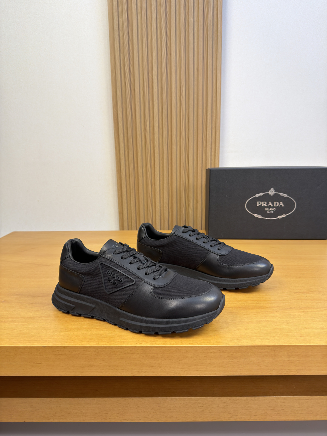 NO:888987,[PRADA] Prada - High-end quality original single casual sports shoes - Imported nappa calfskin upper, brand canvas, shoe body. Injection-molded brand logo module, tongue. Air-pressure brand logo - Water-dyed cowhide inside - Outsole ultra-light TPU foam rubber; two-color molded outsole - Ultra-high quality control, fine workmanship highlighted (high-end, luxury, grade) -Size  38-44 (45, 46, can be customized)·PRD0157,,prada,prada,sneakers,cowhide19860909【 PRADA】普拉达 -高端品质 原单·休闲运动鞋 -鞋面进口纳帕小牛皮、品牌帆布、鞋身.注塑品牌logo模块、鞋舌.空压品牌logo -内里水染牛皮 -大底超轻TPU发泡·橡胶; 双色成型大底 -超高品控·做工精细凸显(高端·贵气·档次) -Size 38-44（45,46,可订做)·PRD0157,,prada,prada,sneakers,cowhide,Men's shoes