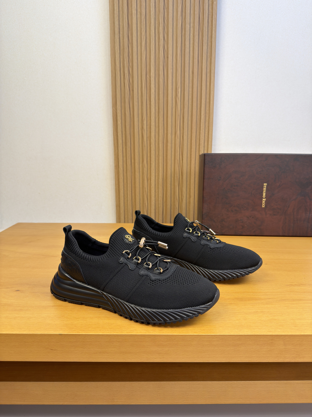NO:897870,[Stefano Ricci] Stefano Ricci - High-end quality original casual sports shoes - Upper imported Nappa calfskin, stone pattern cowhide, brand high-elastic fly knitted (knitted) cloth, tongue. Brand logo metal fastener - Water-dyed cowhide lining - Ultra-light TPU foam outsole; molded outsole - Ultra-high quality control, fine workmanship highlighted (high-end, luxury, grade) -Size  39-44 (38,45, can be customized),,sneakers,cowhide19860909【Stefano Ricci】史蒂芬劳·尼治 -高端品质 原单·休闲运动鞋 -鞋面进口纳帕小牛皮、石头纹牛皮、品牌高弹力飞织（针织）布匹、鞋舌.品牌logo金属扣件 -内里水染牛皮 -大底超轻TPU发泡；成型大底 -超高品控·做工精细凸显(高端·贵气·档次) -Size 39-44（38,45,可订做),,sneakers,cowhide,Men's shoes