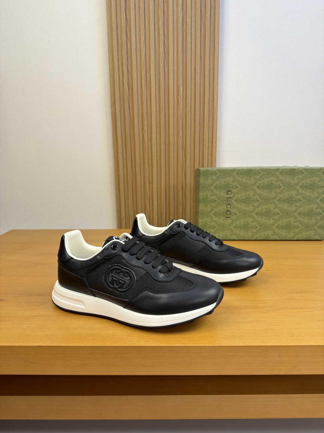 NO:897853,[Gucci] Gucci - high-end quality original casual sports shoes - upper Nappa calfskin, suede calfskin, brand high mercerized canvas, sewing brand totem, tongue, sewing brand logo cloth label, heel. Silk screen brand logo - lining brand canvas - outsole ultra-light TPU foam rubber; two-color molded outsole - ultra-high quality control, fine workmanship highlighted (high-end, luxury, grade) -Size  39-44 (38,45, can be customized)·G0181,,gucci,gucci,sneakers,cowhide19860909【Gucci】古驰 -高端品质 原单·休闲运动鞋 -鞋面纳帕小牛皮、反绒小牛皮、品牌高丝光帆布·车缝品牌图腾、鞋舌.车缝品牌Logo布标、后跟.丝印品牌logo -内里品牌帆布 -大底超轻TPU发泡·橡胶；双色成型大底 -超高品控·做工精细凸显(高端·贵气·档次) -Size 39-44（38,45,可订做)·G0181,,gucci,gucci,sneakers,cowhide,Men's shoes