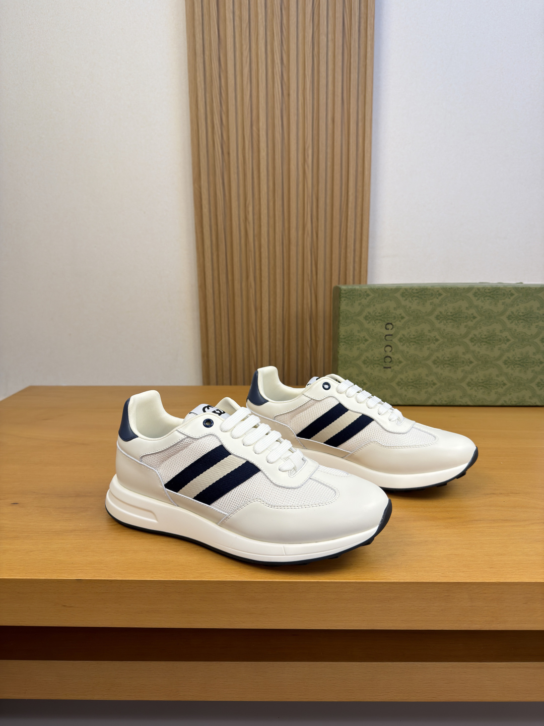 NO:897855,[Gucci] Gucci - high-end quality original casual sports shoes - upper Nappa calfskin, suede calfskin, brand high mercerized canvas, sewn brand webbing, tongue, sewn brand logo cloth label, heel. Silk screen brand logo - inner brand canvas - outsole ultra-light TPU foam rubber; two-color molded outsole - ultra-high quality control, fine workmanship highlighted (high-end, luxury, grade) -Size  39-44 (38,45, can be customized)·G0181,,gucci,gucci,sneakers,cowhide19860909【Gucci】古驰 -高端品质 原单·休闲运动鞋 -鞋面纳帕小牛皮、反绒小牛皮、品牌高丝光帆布·车缝品牌织带、鞋舌.车缝品牌Logo布标、后跟.丝印品牌logo -内里品牌帆布 -大底超轻TPU发泡·橡胶；双色成型大底 -超高品控·做工精细凸显(高端·贵气·档次) -Size 39-44（38,45,可订做)·G0181,,gucci,gucci,sneakers,cowhide,Men's shoes