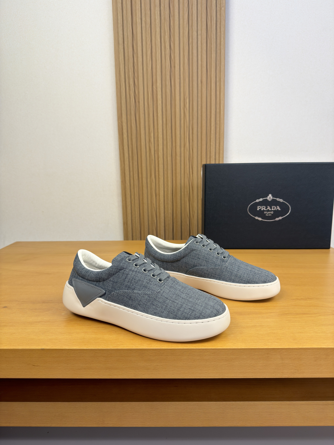 NO:898305,[PRADA] Prada - high-end quality original casual sports shoes - imported brand denim canvas upper, shoe body, sewn brand △ totem, tongue, brand logo webbing - water-dyed cowhide lining, feet; brand canvas - outsole ultra-light TPR rubber; molded outsole - ultra-high quality control, fine workmanship highlighted (high-end, luxury, grade) -Size  38-44 (45, 46, can be customized)·PRD0157,,prada,prada,sneakers,cowhide19860909【 PRADA】普拉达 -高端品质 原单·休闲运动鞋 -鞋面进口品牌牛仔帆布布匹、鞋身.车缝品牌△图腾、鞋舌.品牌logo织带 -内里水染牛皮,垫脚；品牌帆布 -大底超轻TPR·橡胶; 成型大底 -超高品控·做工精细凸显(高端·贵气·档次) -Size 38-44（45,46,可订做)·PRD0157,,prada,prada,sneakers,cowhide,Men's shoes