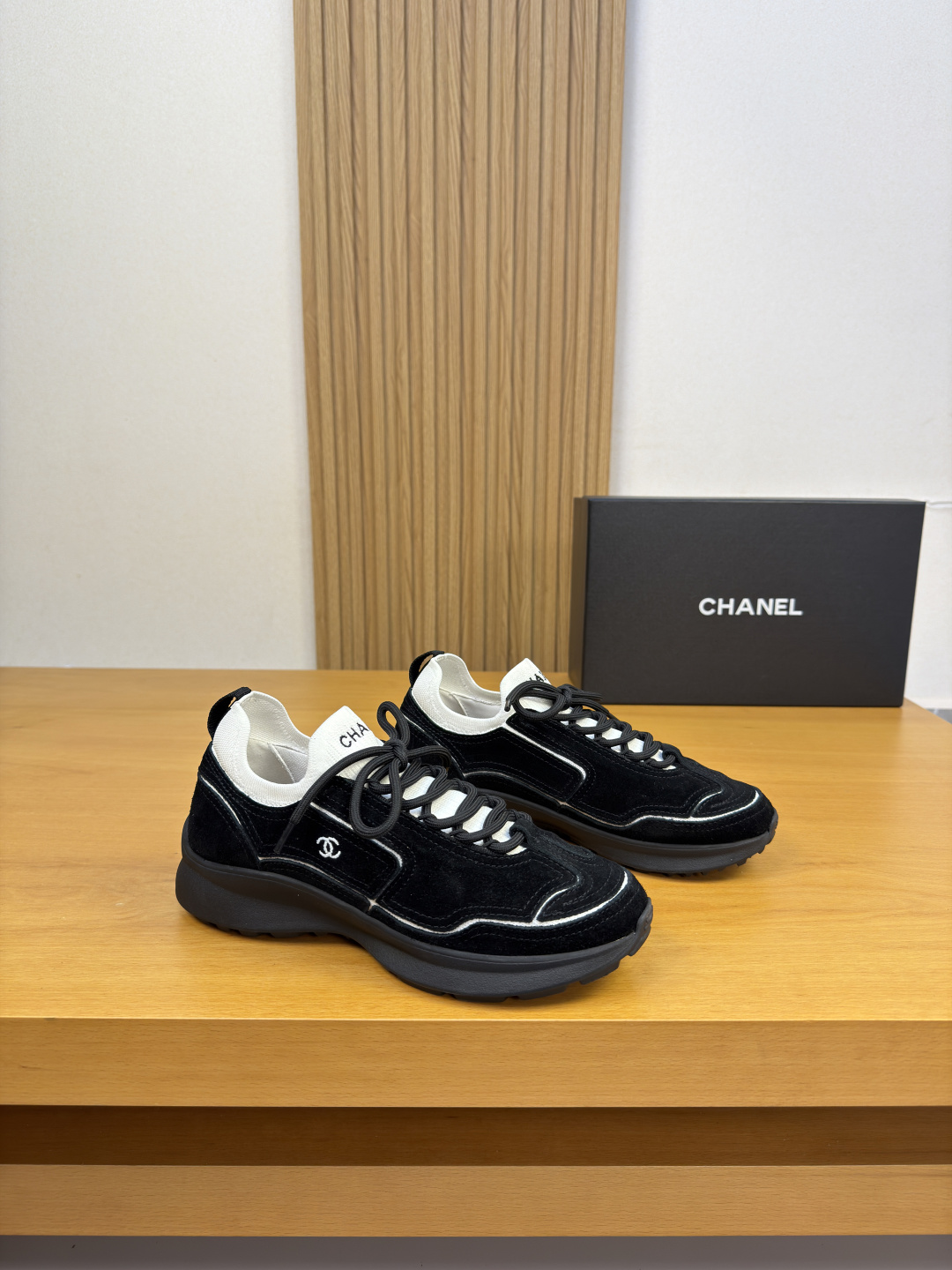 NO:898088,[CHANEL] Chanel - high-end quality original casual sports shoes - original suede calfskin upper, branded fly-woven (knitted) cloth, tongue, body, embroidered brand logo, heel, brand webbing - water-dyed cowhide lining - ultra-light TPU rubber outsole; two-color molded outsole - ultra-high quality control, fine workmanship (high-end, luxury, grade) -Size  39-44 (38,45, can be customized)·CN0186,,chanel,chanel,sneakers,cowhide19860909【 CHANEL】香奈儿 -高端品质 原单·休闲运动鞋 -鞋面原版反绒小牛皮、品牌飞织（针织）布匹、鞋舌.鞋身.刺绣品牌logo、后跟.品牌织带 -内里水染牛皮 -大底超轻TPU·橡胶；双色成型大底 -超高品控·做工精细凸显(高端·贵气·档次) -Size 39-44（38,45,可订做)·CN0186,,chanel,chanel,sneakers,cowhide,Men's shoes