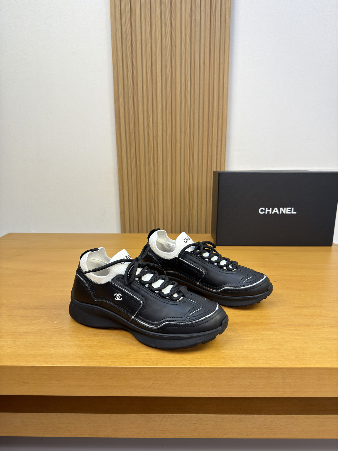 NO:898090,[CHANEL] Chanel - high-end quality original casual sports shoes - original nappa calfskin upper, brand fly-woven (knitted) cloth, tongue, body, embroidered brand logo, heel, brand webbing - water-dyed cowhide lining - ultra-light TPU rubber outsole; two-color molded outsole - ultra-high quality control, fine workmanship (high-end, luxury, grade) -Size  39-44 (38,45, can be customized)·CN0186,,chanel,chanel,sneakers,cowhide19860909【 CHANEL】香奈儿 -高端品质 原单·休闲运动鞋 -鞋面原版纳帕小牛皮、品牌飞织（针织）布匹、鞋舌.鞋身.刺绣品牌logo、后跟.品牌织带 -内里水染牛皮 -大底超轻TPU·橡胶；双色成型大底 -超高品控·做工精细凸显(高端·贵气·档次) -Size 39-44（38,45,可订做)·CN0186,,chanel,chanel,sneakers,cowhide,Men's shoes
