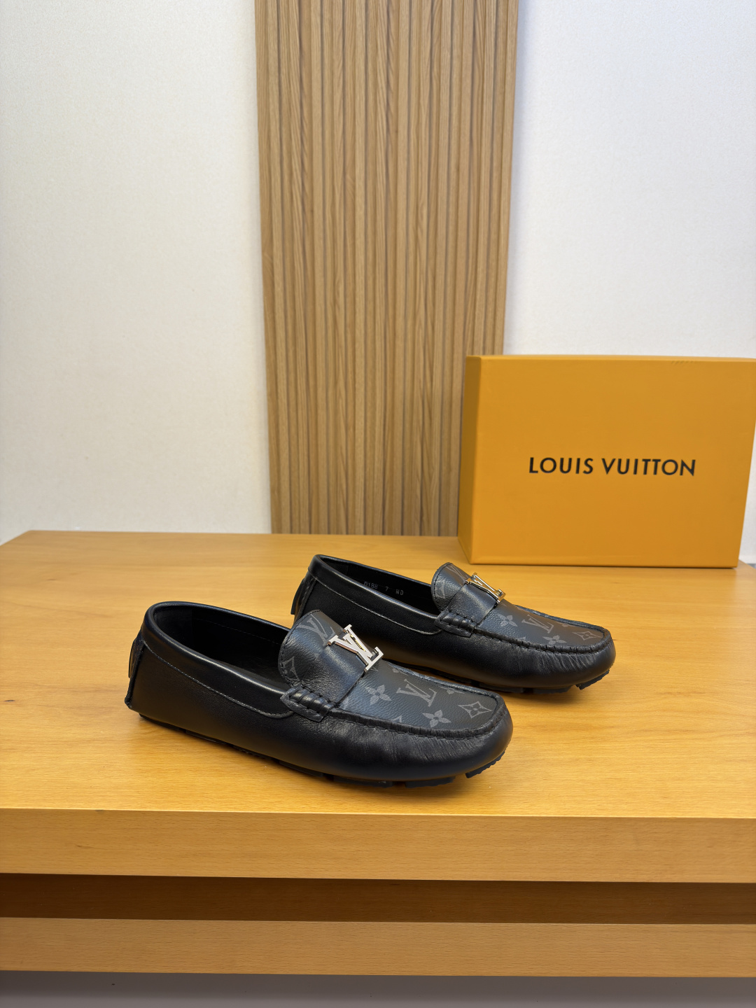 NO:898313,[Louis Vuitton] Louis Vuitton - high-end quality original casual bag shoes (boat shoes) - original Napa calfskin, shoe leather, brand totem PVC leather, brand cross-arm decoration, shoe leather hand-stitched mark thread - water-dyed cowhide inside - ultra-light outsole TPR rubber; inlaid molded outsole - ultra-high quality control, fine workmanship (high-end, luxury, grade) -Size  39-44 (38,45,46,47, can be customized)·0703,,louis vuitton,louis vuitton,cowhide19860909【Louis Vuitton】路易威登 -高端品质 原单·休闲套包鞋(船鞋) -原版纳帕小牛皮、鞋丹.品牌图腾PVC皮料、品牌横担装饰、鞋丹手工串缝马克线 -内里水染牛皮 -大底超轻·TPR橡胶；镶嵌式成型大底 -超高品控·做工精细凸显(高端·贵气·档次) -Size 39-44（38,45,46,47,可订做)·0703,,louis vuitton,louis vuitton,cowhide,Men's shoes