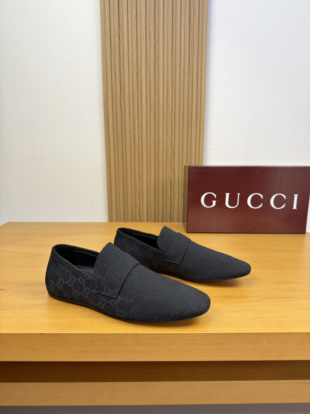 NO:898343,[Gucci] Gucci - high-end quality original order formal leather shoes - upper brand totem cloth, tongue. Brand cross-arm decoration - water-dyed cowhide inside - outsole ultra-light leather and rubber; combined molded leather outsole - ultra-high quality control, fine workmanship (high-end, luxury, grade) -Size 39-44 (38, 45, 46, can be customized) · 0155,,gucci,gucci,cowhide,Leather  soles19860909【 Gucci】古驰 -高端品质 原单·正装皮鞋 -鞋面品牌图腾布匹、鞋舌.品牌横担装饰 -内里水染牛皮 -大底超轻真皮·橡胶；组合成型真皮大底 -超高品控·做工精细凸显(高端·贵气·档次) -Size 39-44（38,45,46,可订做)·0155,,gucci,gucci,cowhide,Leather soles,Men's shoes