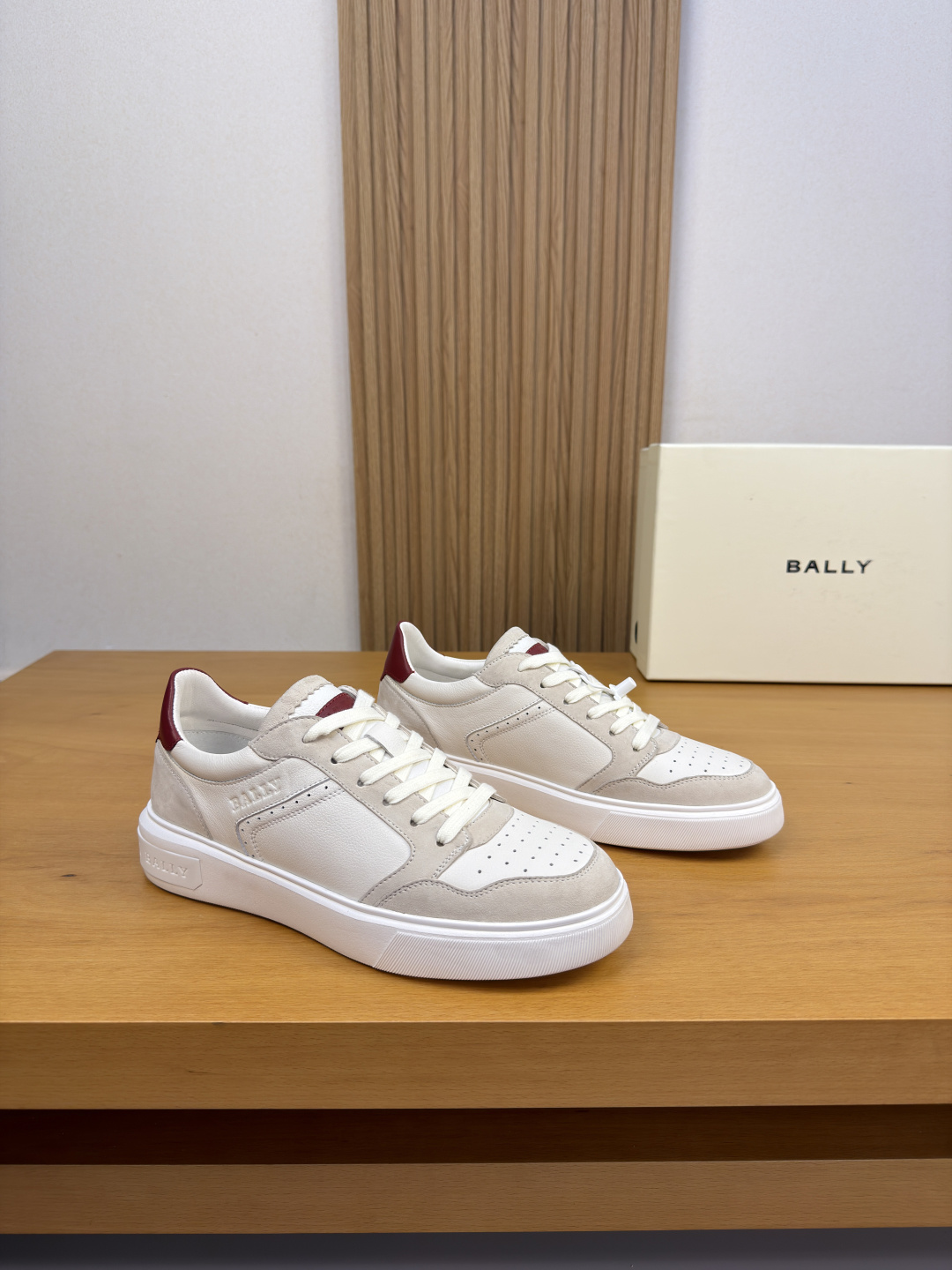 NO:898516,[BALLY] Bally - high-end quality original casual sports shoes - upper imported nappa calfskin, suede calfskin, toe cap, breathable holes, shoe body, high-frequency air pressure brand logo, tongue, brand logo leather label - lining water-dyed cowhide - outsole ultra-light TPU foam; molded outsole - ultra-high quality control, fine workmanship highlighted (high-end, luxury, grade) -Size  39-44 (38,45, can be customized)·B5977,,bally,sneakers,cowhide19860909【 BALLY】巴利 -高端品质 原单·休闲运动鞋 -鞋面进口纳帕小牛皮、反绒小牛皮、鞋头.透气孔、鞋身.空压高周波品牌logo、鞋舌.品牌logo皮标 -内里水染牛皮 -大底超轻TPU发泡；成型大底 -超高品控·做工精细凸显(高端·贵气·档次) -Size 39-44（38,45,可订做)·B5977,,bally,sneakers,cowhide,Men's shoes