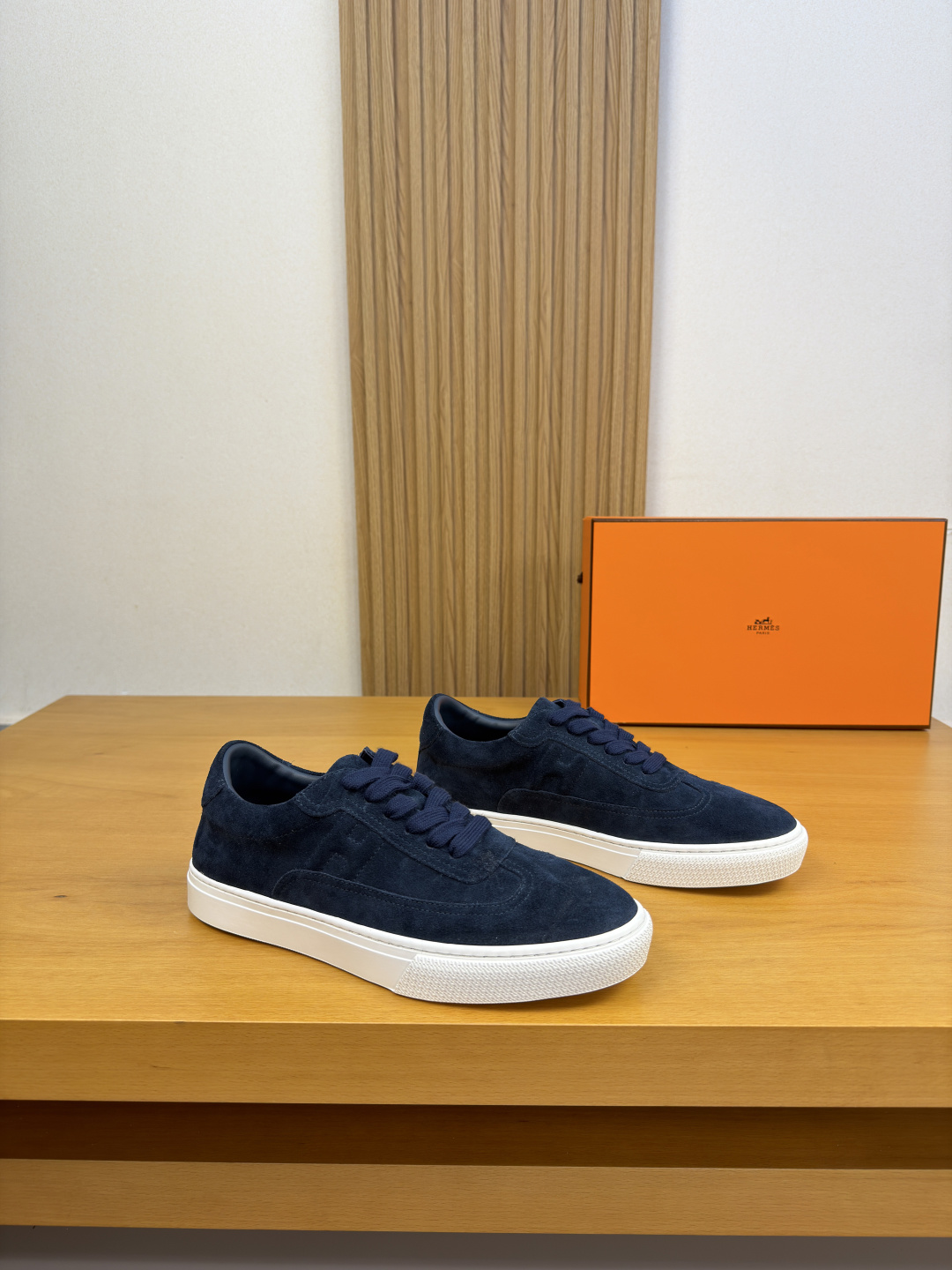 NO:898838,[HERMES] Hermès - High-end quality original casual sports shoes - Original suede calfskin upper, shoe body. Sewing brand 'H' totem, heel. Air-pressure brand logo - Water-dyed cowhide lining - Ultra-light original TPR outsole. Rubber. Two-color molded outsole - Ultra-high quality control and fine workmanship (high-end, luxury, grade) -Size  38-44 (45, can be customized)·H0116,,hermes,hermes,cowhide19860909【 HERMES】爱马仕 -高端品质 原单·休闲运动板鞋 -鞋面原版反绒小牛皮、鞋身.车缝品牌‘H’图腾、后跟.空压品牌logo -内里水染牛皮 -大底超轻原版TPR.橡胶·双色成型大底 -超高品控·做工精细凸显(高端·贵气·档次) -Size 38-44（45,可订做)·H0116,,hermes,hermes,cowhide,Men's shoes