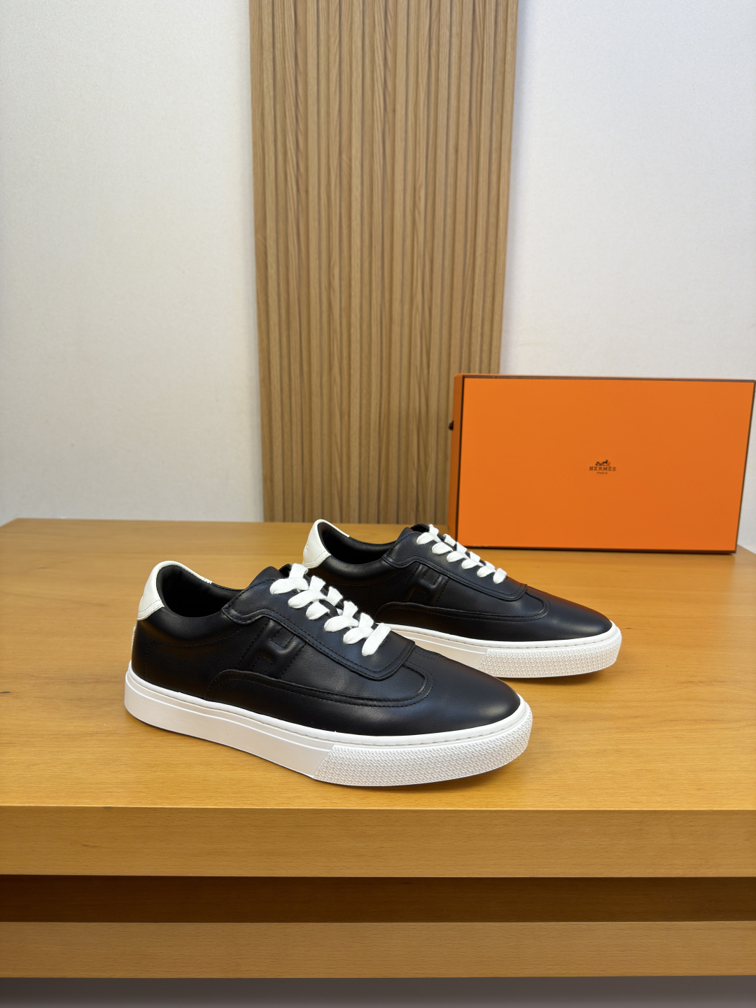 NO:898844,[HERMES] Hermès - High-end quality original casual sports shoes - Original nappa calfskin upper, shoe body. Sewing brand 'H' totem, heel. Air pressure brand logo - Water-dyed cowhide lining - Ultra-light original TPR outsole. Rubber. Two-color molded outsole - Ultra-high quality control, fine workmanship highlighted (high-end, luxury, grade) -Size  38-44 (45, can be customized)·H0116,,hermes,hermes,cowhide19860909【 HERMES】爱马仕 -高端品质 原单·休闲运动板鞋 -鞋面原版纳帕小牛皮、鞋身.车缝品牌‘H’图腾、后跟.空压品牌logo -内里水染牛皮 -大底超轻原版TPR.橡胶·双色成型大底 -超高品控·做工精细凸显(高端·贵气·档次) -Size 38-44（45,可订做)·H0116,,hermes,hermes,cowhide,Men's shoes