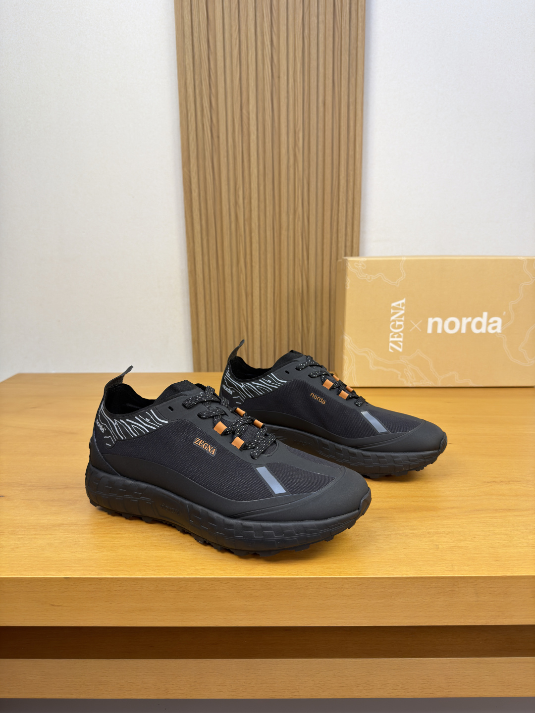 NO:930034,[zegna] Ermenegildo Zegna co-branded norda sports running shoes. This sports running shoe has excellent upper-foot breathability. This dynamic and energetic sports running shoe provides you with solid support and shows off your individual style. The distinctive contrasting color design can attract attention both inside and outside the sports field. The midsole lasting method allows for a movable foot bed. The shoes are light and easy to wear, and the soles are soft, elastic and comfortable. The outsole is designed with Vlbram brand LOGO plate, which is anti-shock and anti-slip.  The perfect integration of production technology and high technology, extraordinary comfort and excellent performance. Size 39.40.41.42.43.44 (38.45. Customizable) New packaging, comes with shoe storage bag, zegna19860909【zegna】杰尼亚联名款norda 运动跑鞋 这款运动跑鞋上脚透气性超好,这款满蕴动感活力的运动跑鞋为您提供稳固支撑,秀出个性风采.鲜明的撞色设计,不论运动场内外,均能造就瞩目焦点.车中底套楦做法,可活动脚床.鞋子轻便好穿,鞋底软弹舒适,大底设计为Vlbram品牌LOGO底片,防震防滑. 制作工艺与高科技完美融合、舒适不凡,性能优异. Size尺码39.40.41.42.43.44（38.45.可定制）新包装,随附鞋履收纳袋,,zegna,Men's shoes