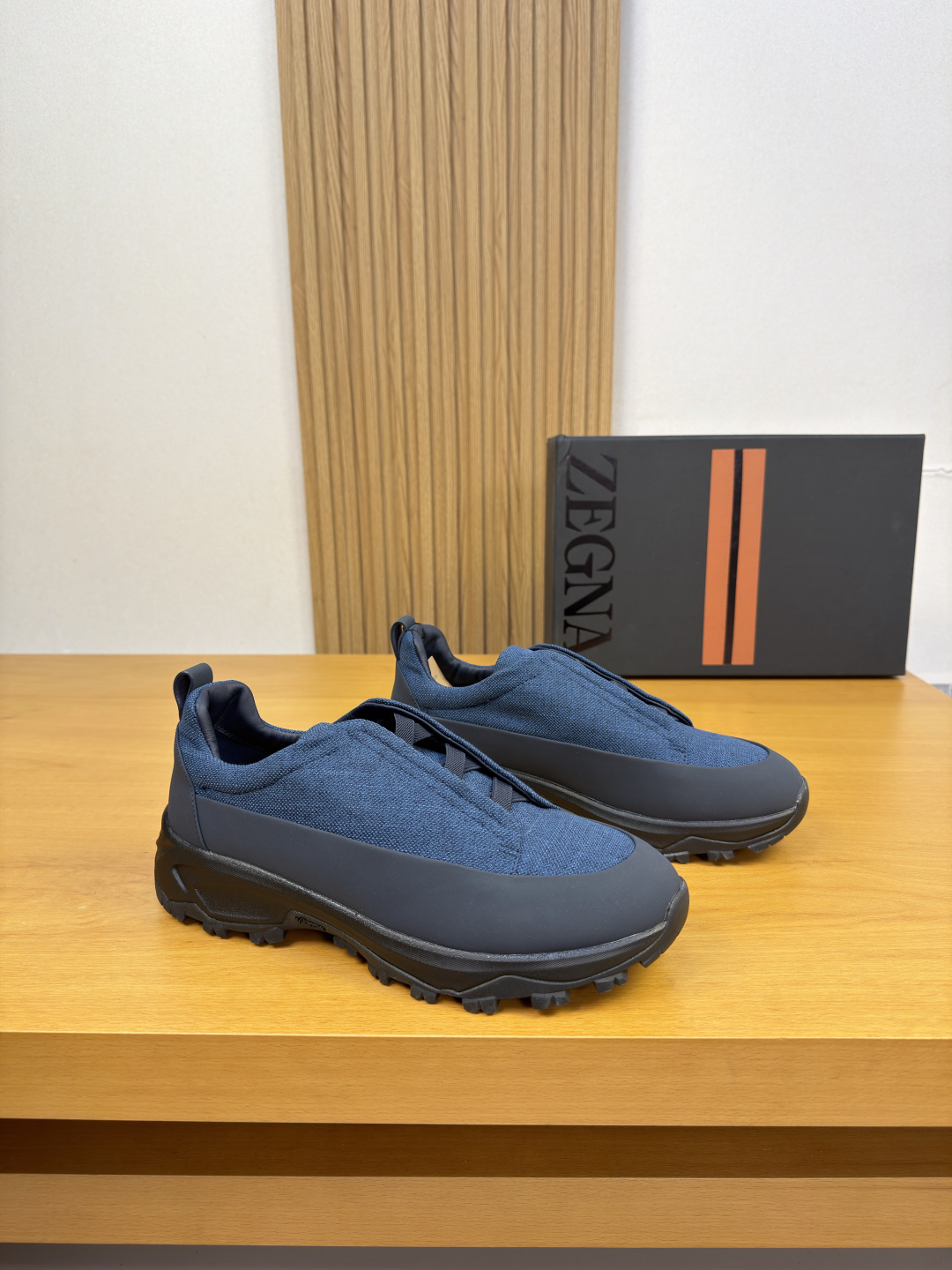 NO:930612,[Zegna] Ermenegildo Zegna - High-end quality original casual sports shoes - Original brand denim canvas, silk frosted calfskin. Anti-car hidden line technology, tongue, injection brand logo, elastic band - Water-dyed calfskin lining - Ultra-light TPU outsole·Rubber foam molding outsole -Super high quality control·Fine workmanship highlights (high-end·luxury·grade) -Size:  39-44 (38,45, can be customized)·Z0122,,zegna,sneakers,cowhide19860909【Zegna】杰尼亚 -高端品质 原单·休闲运动鞋 -原版品牌牛仔帆布、丝绸磨砂小牛皮.车反暗线工艺、鞋舌.注塑品牌logo、松紧带 -内里水染小牛皮 -大底超轻TPU·橡胶发泡成型大底 -超高品控·做工精细凸显(高端·贵气·档次) -Size: 39-44（38,45,可订做)·Z0122,,zegna,sneakers,cowhide,Men's shoes