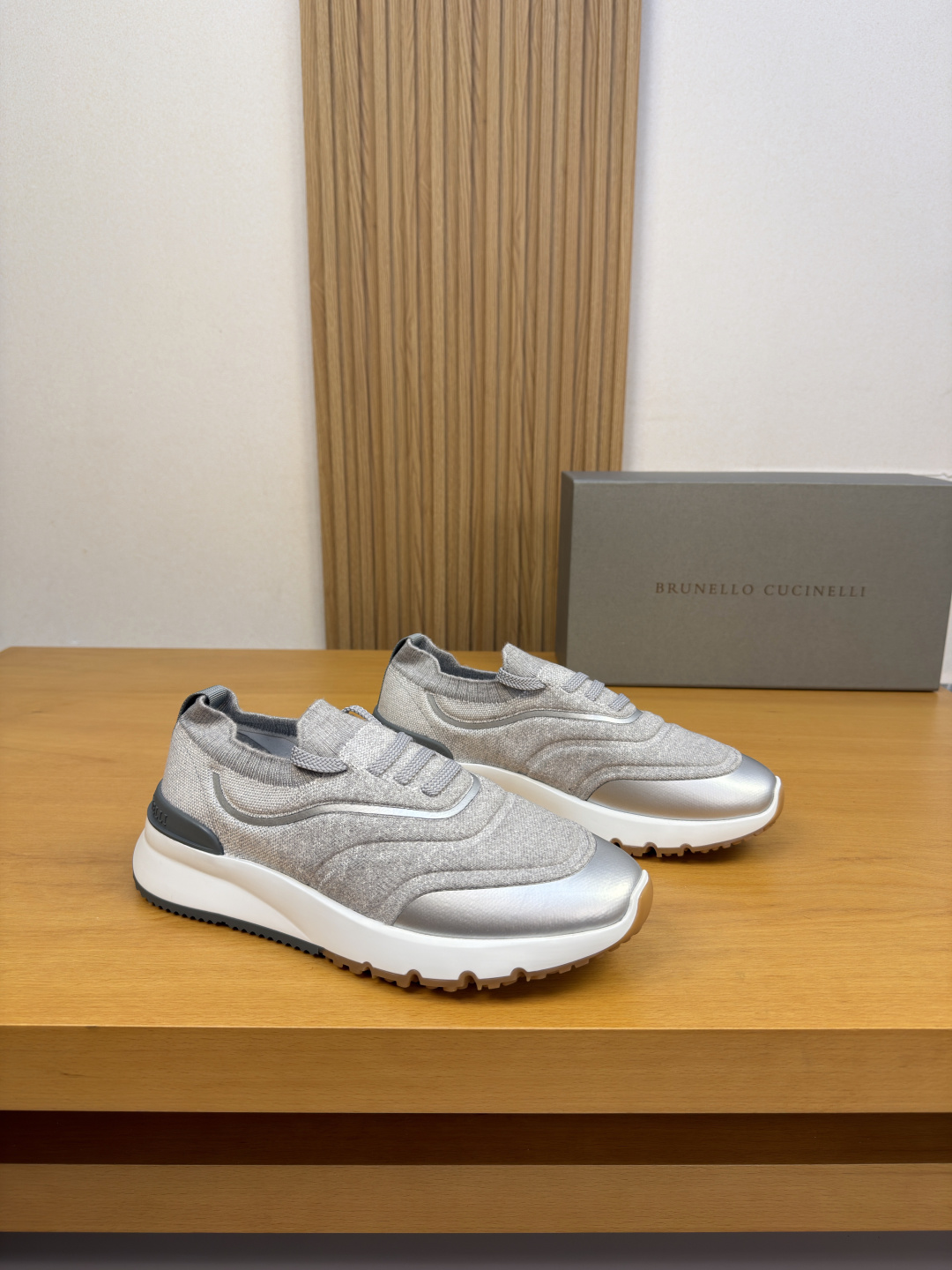 NO:931254,[Brunello Cucinelli] Brunello Cucinelli - High-end quality original single casual sports shoes - Imported brand fly-woven (knitted) cloth for the upper. Air-pressure high-frequency transfer printing process, heel. Brand webbing - Water-dyed cowhide inside, perforated water-dyed cowhide for the feet - Ultra-light TPU foam rubber outsole; two-color molded outsole - Ultra-high quality control, fine workmanship highlighted (high-end, luxury, grade) -Size  39-44 (38, 45, 46, can be customized)·BC0126,, brunello cucinelli, sneakers, cowhide19860909【 Brunello Cucinelli】布鲁内洛·库奇内利  -高端品质 原单·休闲运动鞋 -鞋面进口品牌飞织（针织）布匹.空压高周波转印工艺、后跟.品牌织带 -内里水染牛皮,垫脚打孔水染牛皮 -大底超轻TPU发泡·橡胶；双色成型大底 -超高品控·做工精细凸显(高端·贵气·档次) -Size 39-44（38,45,46,可订做)·BC0126,,brunello cucinelli,sneakers,cowhide,Men's shoes