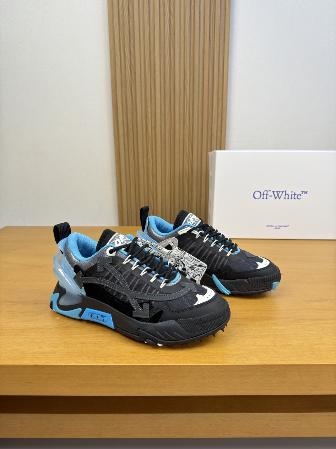NO:931280,[off-white] -High-end quality original single casual sports shoes for couples -Upper imported environmentally friendly leather, suede cowhide, brand high mercerized hollow mesh canvas, brand webbing, shoe body, tongue, sewn brand plastic LOGO module -Inner brand canvas -Outsole ultra-light TPU foam rubber; two-color molded outsole -Ultra-high quality control, fine workmanship highlighted (high-end, luxury, grade) -Size  Same style for men and women 36-44 (Female 35. Men 45.46.47. Can be customized)·OF0256,,off white,sneakers,cowhide19860909【 off-white】 -高端品质 原单·情侣装休闲运动鞋 -鞋面进口环保皮、反绒牛皮、品牌高丝光镂空网帆布、品牌织带、鞋身.鞋舌.车缝品牌塑胶LOGO模块 -内里品牌帆布 -大底超轻TPU发泡·橡胶；双色成型大底 -超高品控·做工精细凸显(高端·贵气·档次) -Size 男女同款36-44（女35.男45.46.47.可订做)·OF0256,,off white,sneakers,cowhide,Men's shoes