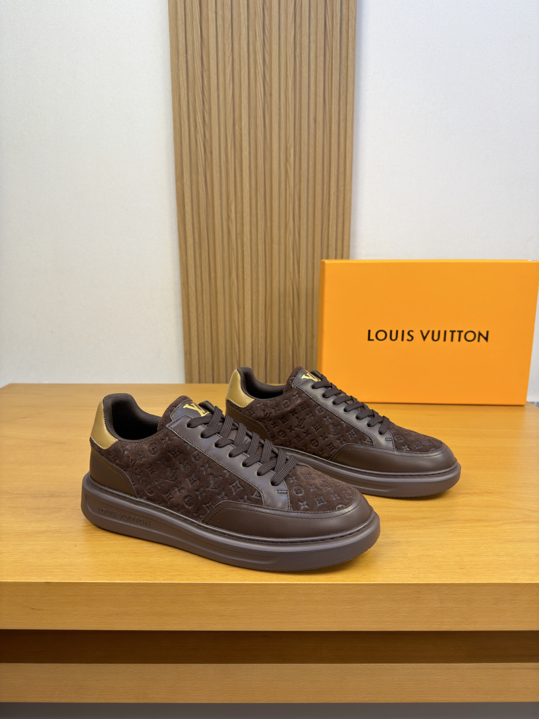 NO:953969,[Louis Vuitton] Louis Vuitton - high-end quality original order casual sports shoes - upper Nappa calfskin, suede calfskin air-pressure brand totem, tongue. Heel. Silk-printed high-frequency brand LOGO - lining brand canvas - outsole ultra-light TPU foam; molded outsole - ultra-high quality control, fine workmanship highlighted (high-end, luxury, grade) -Size  38-44 (45, can be customized)·L0117,,louis vuitton,louis vuitton,sneakers,cowhide19860909【Louis Vuitton】路易威登 -高端品质 原单·休闲运动鞋 -鞋面纳帕小牛皮、反绒小牛皮空压品牌图腾、鞋舌.后跟.丝印高周波品牌LOGO -内里品牌帆布 -大底超轻TPU发泡; 成型大底 -超高品控·做工精细凸显(高端·贵气·档次) -Size 38-44（45,可订做)·L0117,,louis vuitton,louis vuitton,sneakers,cowhide,Men's shoes