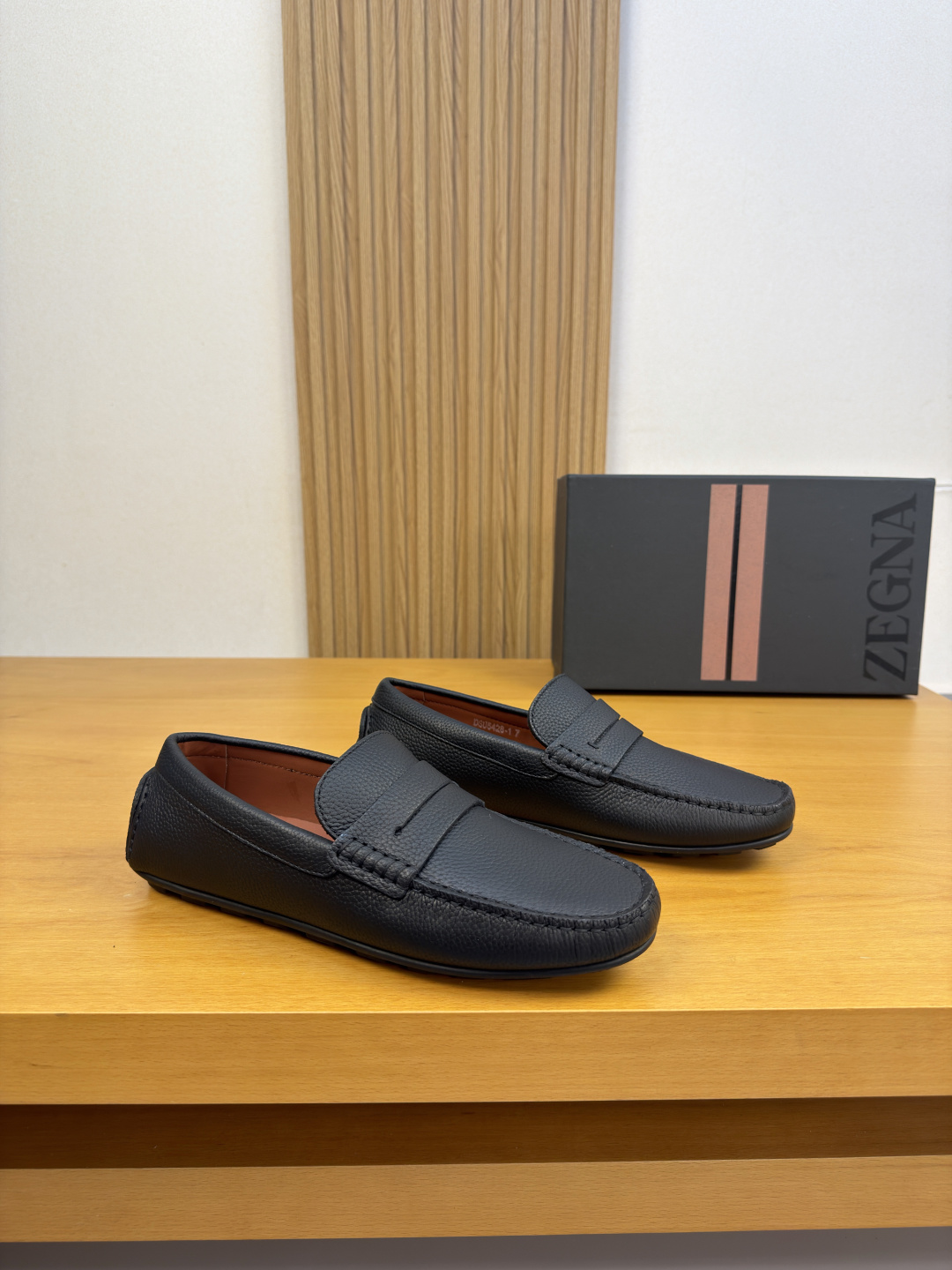 NO:953893,[Zegna] Ermenegildo Zegna - high-end quality original casual package shoes (boat shoes) - original pebbled calfskin, branded cross-arm decoration, hand-stitched mark thread on the inside of the shoe - water-dyed cowhide inside - ultra-light outsole TPR rubber; molded outsole - ultra-high quality control, fine workmanship (high-end, luxury, grade) -Size  39-44 (38, 45, 46, can be customized)·0703,,zegna,cowhide19860909【Zegna】杰尼亚 -高端品质 原单·休闲套包鞋(船鞋) -原版荔纹小牛皮、品牌横担装饰、鞋丹手工串缝马克线 -内里水染牛皮 -大底超轻·TPR橡胶；成型大底 -超高品控·做工精细凸显(高端·贵气·档次) -Size 39-44（38,45,46,可订做)·0703,,zegna,cowhide,Men's shoes