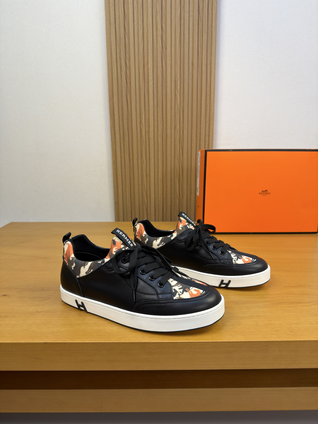 NO:954310,[HERMES] Hermès - high-end quality original casual sports sneakers - upper Nappa calfskin, brand totem stretch fabric, tongue. Brand logo webbing - lining water-dyed cowhide - outsole ultra-light original TPR. Rubber · two-color molded outsole - ultra-high quality control · fine workmanship highlighted (high-end · luxury · grade) -Size  38-44 (45, can be customized)·H0116,,hermes,hermes,cowhide19860909【 HERMES】爱马仕 -高端品质 原单·休闲运动板鞋 -鞋面纳帕小牛皮、品牌图腾弹力布匹、鞋舌.品牌logo织带 -内里水染牛皮 -大底超轻原版TPR.橡胶·双色成型大底 -超高品控·做工精细凸显(高端·贵气·档次) -Size 38-44（45,可订做)·H0116,,hermes,hermes,cowhide,Men's shoes