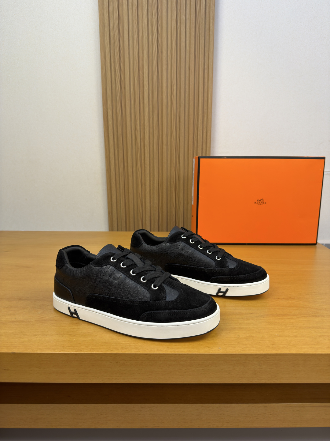 NO:954330,[HERMES] Hermès - high-end quality original casual sports sneakers - upper Nappa calfskin, suede calfskin, shoe body. Sewing brand 'H' totem - lining water-dyed cowhide - outsole ultra-light original TPR. Rubber · two-color molded outsole - ultra-high quality control · fine workmanship highlighted (high-end · luxury · grade) -Size  38-44 (45, can be customized)·H0116,,hermes,hermes,cowhide19860909【 HERMES】爱马仕 -高端品质 原单·休闲运动板鞋 -鞋面纳帕小牛皮、反绒小牛皮、鞋身.车缝品牌‘H’图腾 -内里水染牛皮 -大底超轻原版TPR.橡胶·双色成型大底 -超高品控·做工精细凸显(高端·贵气·档次) -Size 38-44（45,可订做)·H0116,,hermes,hermes,cowhide,Men's shoes