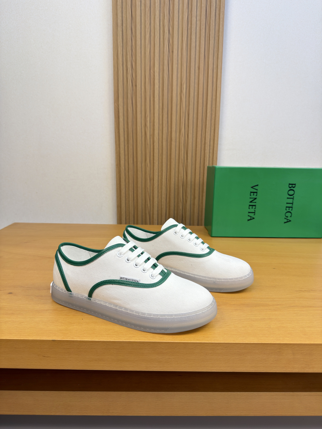 NO:954684,[BOTTEGA VENETA] Bottega Veneta - high-end quality original casual sports sneakers - original brand canvas cloth on the upper, hand-wrapped edge technology, shoe body, sewn brand logo cloth label, perfect splicing - water-dyed cowhide on the inside - ultra-light TPR.  -Size39-44 (38.45. Can be customized)·0133,,bottega veneta,cowhide19860909【BOTTEGA VENETA】宝缇嘉  -高端品质 原单 休闲运动板鞋 -鞋面原版品牌帆布布匹、手工包边工艺、鞋身.车缝品牌logo布标、完美拼接 -内里水染牛皮 -大底超轻TPR.橡胶；成型大底 -超高品控·做工精细凸显(高端·贵气·档次) -Size39-44（38.45.可订做)·0133,,bottega veneta,cowhide,Men's shoes