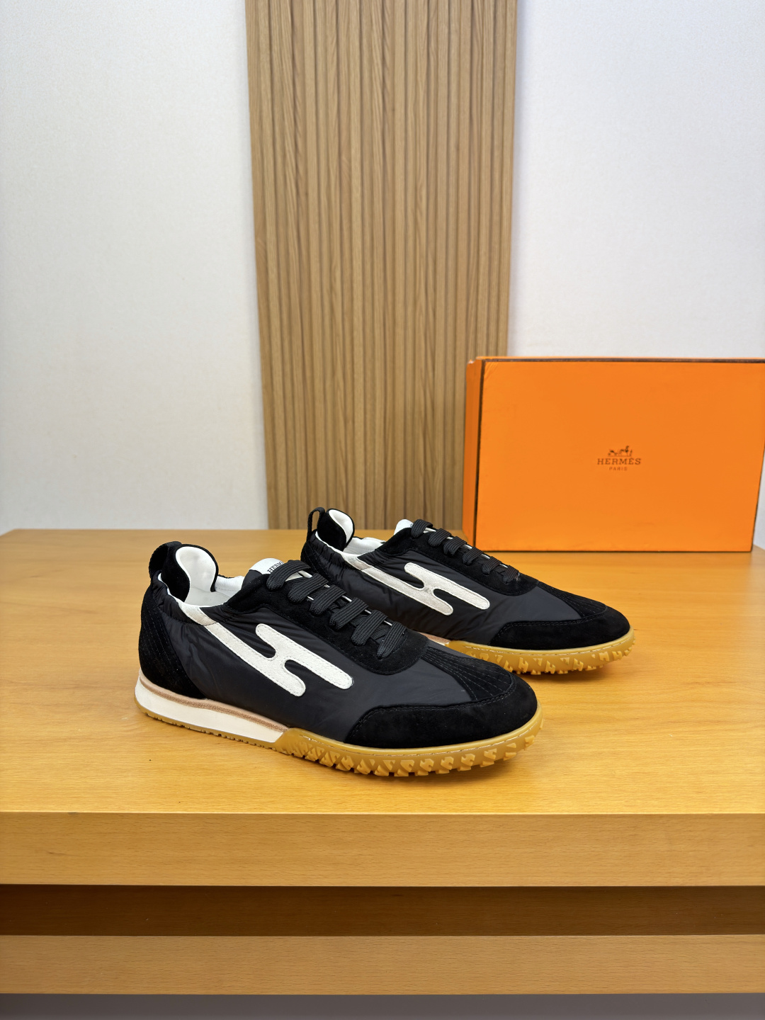 NO:954748,[HERMES] Hermès - high-end quality original casual sports shoes - suede suede upper, brand high mercerized canvas, shoe body sewn with brand 'H' totem, tongue, sewn brand logo cloth label, heel. Brand webbing - lining water-dyed cowhide - outsole ultra-light TPU foam, rubber combined molding two-color outsole - ultra-high quality control, fine workmanship highlighted (high-end, luxury, grade) -Size  39-44 (38,45,46,47, can be customized)·H0183,,hermes,hermes,sneakers,cowhide,sheep19860909【 HERMES】爱马仕 -高端品质 原单·休闲运动鞋 -鞋面反绒羊京皮、品牌高丝光帆布、鞋身车缝品牌’H’图腾、鞋舌.车缝品牌logo布标、后跟.品牌织带 -内里水染牛皮 -大底超轻TPU发泡·橡胶组合成型双色大底 -超高品控·做工精细凸显(高端·贵气·档次) -Size 39-44（38,45,46,47,可订做)·H0183,,hermes,hermes,sneakers,cowhide,sheep,Men's shoes