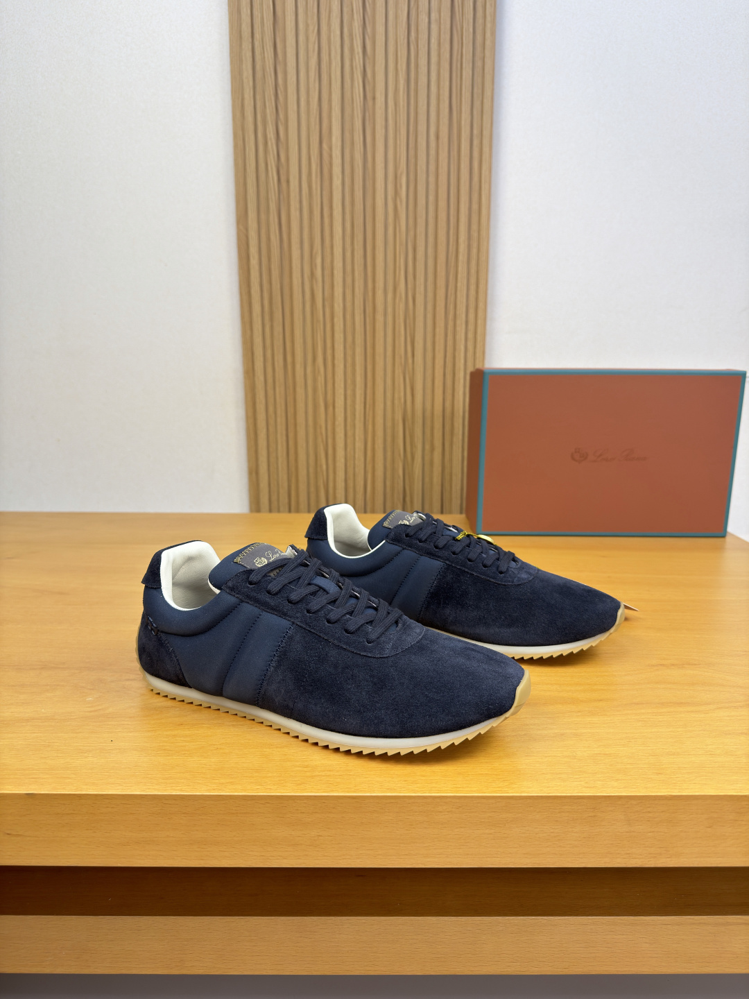 NO:954772,[Loro piana] Loro Piana LP - High-end quality original single, casual sports shoes for couples - Original suede calfskin upper, branded high-mercerized canvas, tongue. Heel. Silk-printed high-frequency brand logo - Water-dyed cowhide inside - Outsole ultra-light TPU foam rubber; two-color molded outsole - Ultra-high quality control, fine workmanship highlighted (high-end, luxury, grade) -Size  Unisex 36-44 (female 35.40, male 38.45.46, can be customized)·L,,loro piana,loro piana,sneakers,cowhide19860909【Loro piana】诺悠翩雅LP  -高端品质 原单·情侣装休闲运动鞋 -鞋面原版反绒小牛皮、品牌高丝光帆布、鞋舌.后跟.丝印高周波品牌Logo -内里水染牛皮 -大底超轻TPU发泡·橡胶；双色成型大底 -超高品控·做工精细凸显(高端·贵气·档次) -Size 男女同款36-44（女35.40,男38.45.46,可订做)·L,,loro piana,loro piana,sneakers,cowhide,Men's shoes