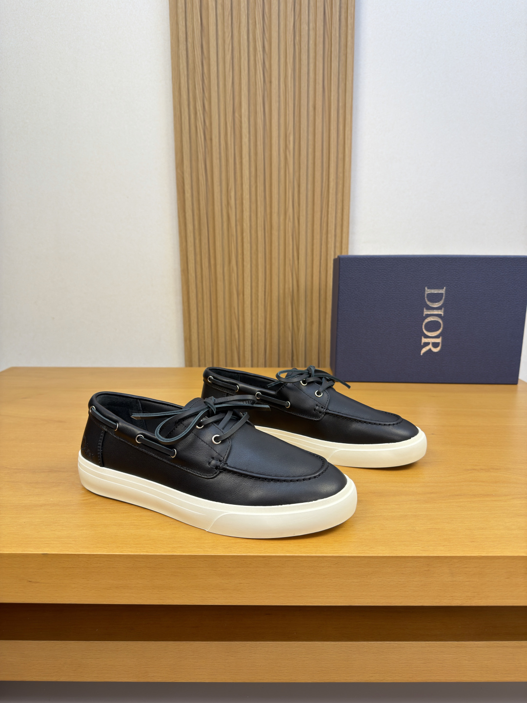 NO:956556,[Dior] Dior - High-end quality original casual sports sneakers - Original nappa calfskin upper, embroidered brand logo on the heel, shoe tabs, stitching on the outside, genuine leather shoelaces - Branded canvas on the inside - Ultra-light TPR outsole · Rubber two-color molded outsole - Ultra-high quality control · Fine workmanship highlights (high-end, luxury, grade) -Size:  39-44 (38,45, can be customized)·D0186,,dior,dior,cowhide19860909【Dior】迪奥 -高端品质 原单·休闲运动板鞋 -鞋面原版纳帕小牛皮、后跟.刺绣品牌logo、鞋丹.外合车缝线、真皮条鞋带 -内里品牌帆布 -大底超轻TPR·橡胶双色成型大底 -超高品控·做工精细凸显(高端·贵气·档次) -Size: 39-44（38,45,可订做)·D0186,,dior,dior,cowhide,Men's shoes