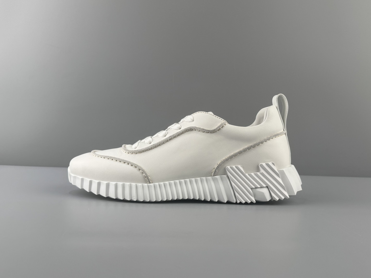 NO:931466,, (hot-selling foreign trade product produced by Foshan's top manufacturer) HERMES Next 2026 latest model calfskin, round toe lace-up 4.32cm, low-cut lifestyle shoes, full shoe wear Mark thread, complex craftsmanship, men's style, imported leather production!  The best sole on the market!  The tooth marks and water chestnuts are clear and three-dimensional!  Produced with top imported raw materials!  Size:38 39 40 41 42 43 44 45 46 (excellent order price),,hermes,hermes,cowhide19860909,(佛山顶级大厂出品外贸爆款) HERMES 爱马仕 Next 2026最新款 小牛皮 圆头系带4.32cm 低帮 生活休闲鞋 全鞋穿Mark线 复杂工艺 男款 进口皮料生产！市面最顶级大底！齿痕菱角清晰立体！顶级进口原料生产！Size:38 39 40 41 42 43 44 45 46(订单价优),,hermes,hermes,cowhide,Men's shoes