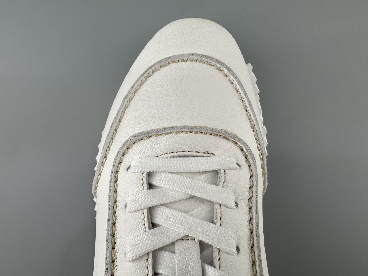 NO:931477,(High-profile foreign trade products produced by Foshan's top manufacturers) HERMES Next 2026 latest model calfskin, round toe lace-up 4.32cm, low-cut lifestyle shoes, full shoes with Mark thread, complex craftsmanship, men's style, imported leather production!  The best sole on the market!  The tooth marks and water chestnuts are clear and three-dimensional!  Produced with top imported raw materials!  Size:38 39 40 41 42 43 44 45 46 (excellent order price),,hermes,hermes,cowhide19860909(佛山顶级大厂出品外贸爆款) HERMES 爱马仕 Next 2026最新款 小牛皮 圆头系带4.32cm 低帮 生活休闲鞋 全鞋穿Mark线 复杂工艺 男款 进口皮料生产！市面最顶级大底！齿痕菱角清晰立体！顶级进口原料生产！Size:38 39 40 41 42 43 44 45 46(订单价优),,hermes,hermes,cowhide,Men's shoes