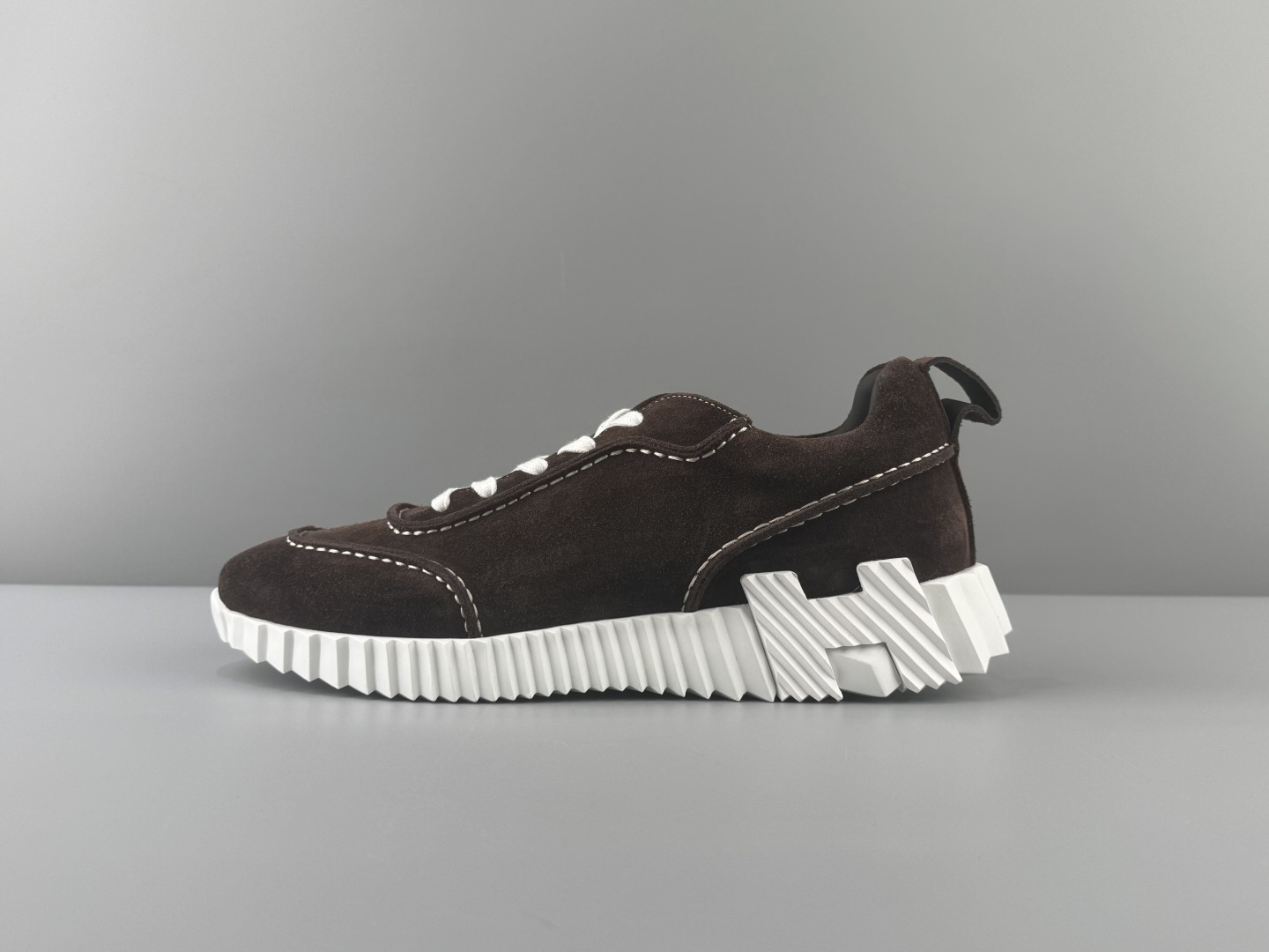 NO:931520,, (hot-selling foreign trade product produced by Foshan's top manufacturer) HERMES Next 2026 latest model calfskin, round toe lace-up 4.32cm, low-cut lifestyle shoes, full shoe wear Mark thread, complex craftsmanship, men's style, imported leather production!  The best sole on the market!  The tooth marks and water chestnuts are clear and three-dimensional!  Produced with top imported raw materials!  Size:38 39 40 41 42 43 44 45 46 (excellent order price),,hermes,hermes,cowhide19860909,(佛山顶级大厂出品外贸爆款) HERMES 爱马仕 Next 2026最新款 小牛皮 圆头系带4.32cm 低帮 生活休闲鞋 全鞋穿Mark线 复杂工艺 男款 进口皮料生产！市面最顶级大底！齿痕菱角清晰立体！顶级进口原料生产！Size:38 39 40 41 42 43 44 45 46(订单价优),,hermes,hermes,cowhide,Men's shoes